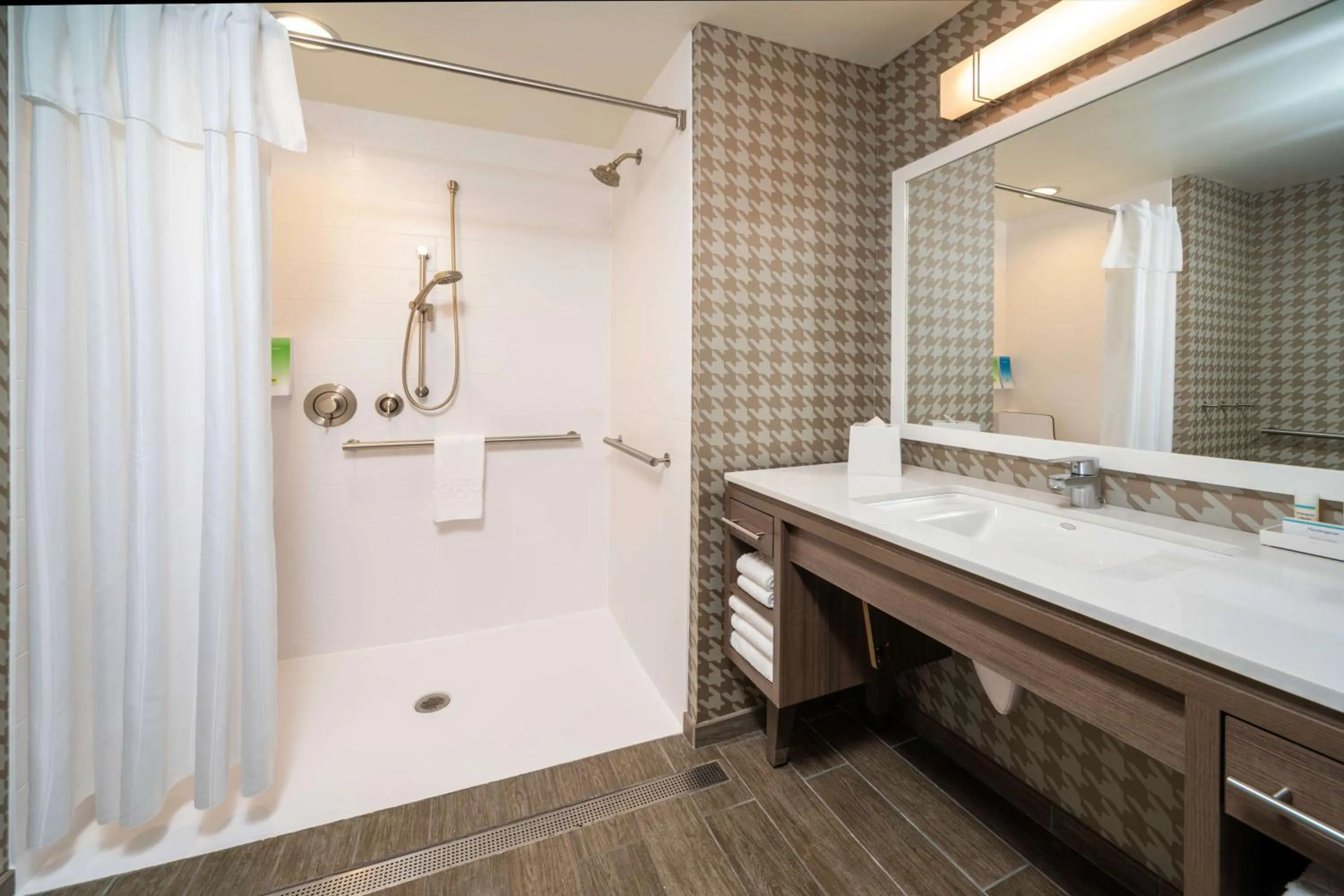 Bathroom in Home2 Suites By Hilton Minneapolis-Mall of America