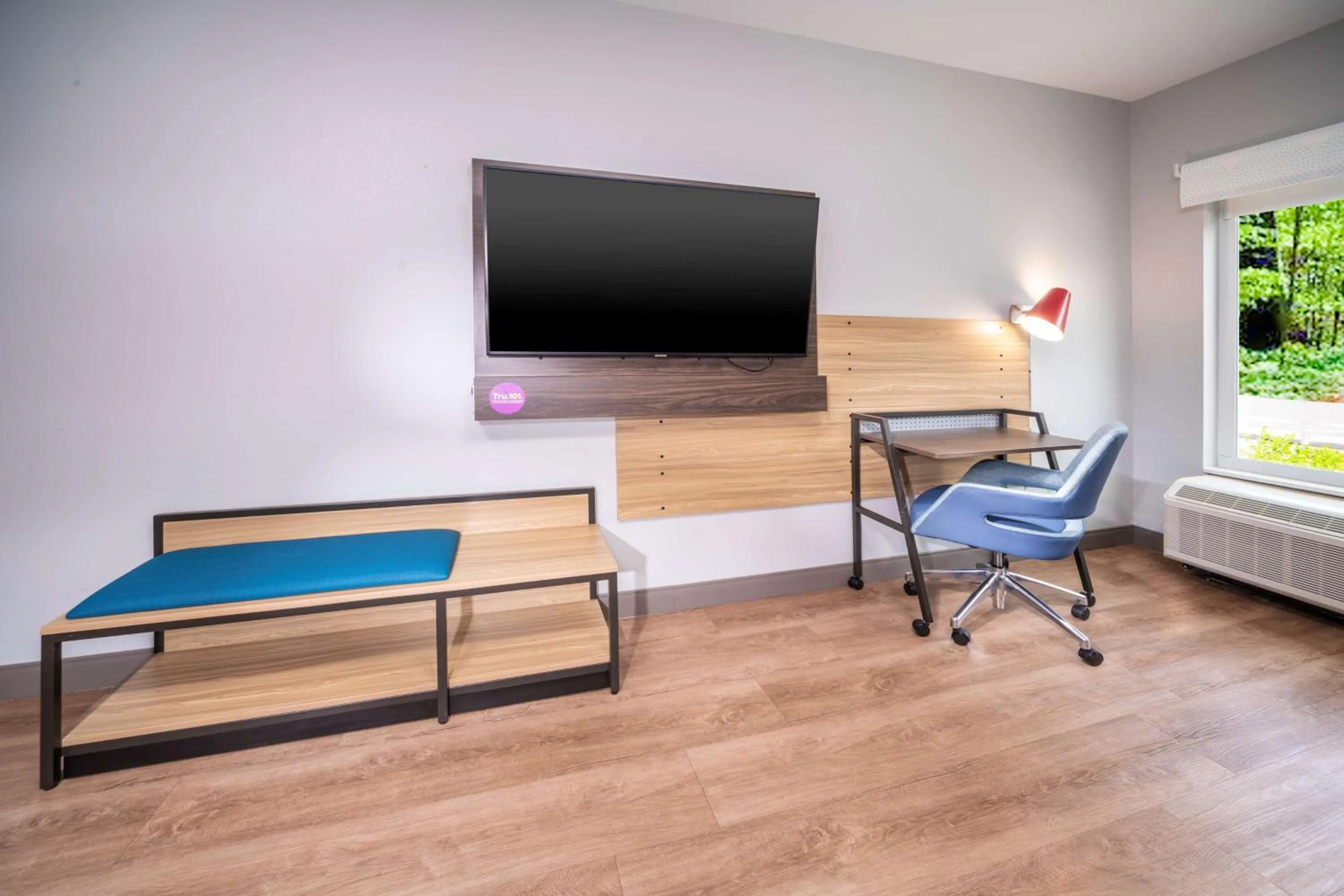 Bedroom in Tru By Hilton Minneapolis Mall of America