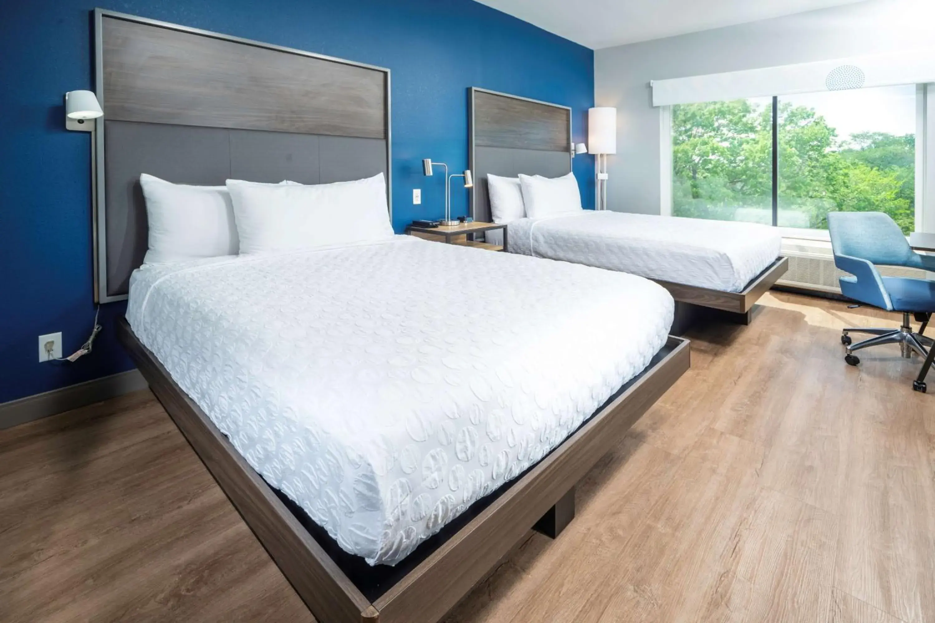 Queen Room with Two Queen Beds - Hearing Access in Tru By Hilton Minneapolis Mall of America Queen Room with Two Queen Beds - Hearing Access in Tru By Hilton Minneapolis Mall of America