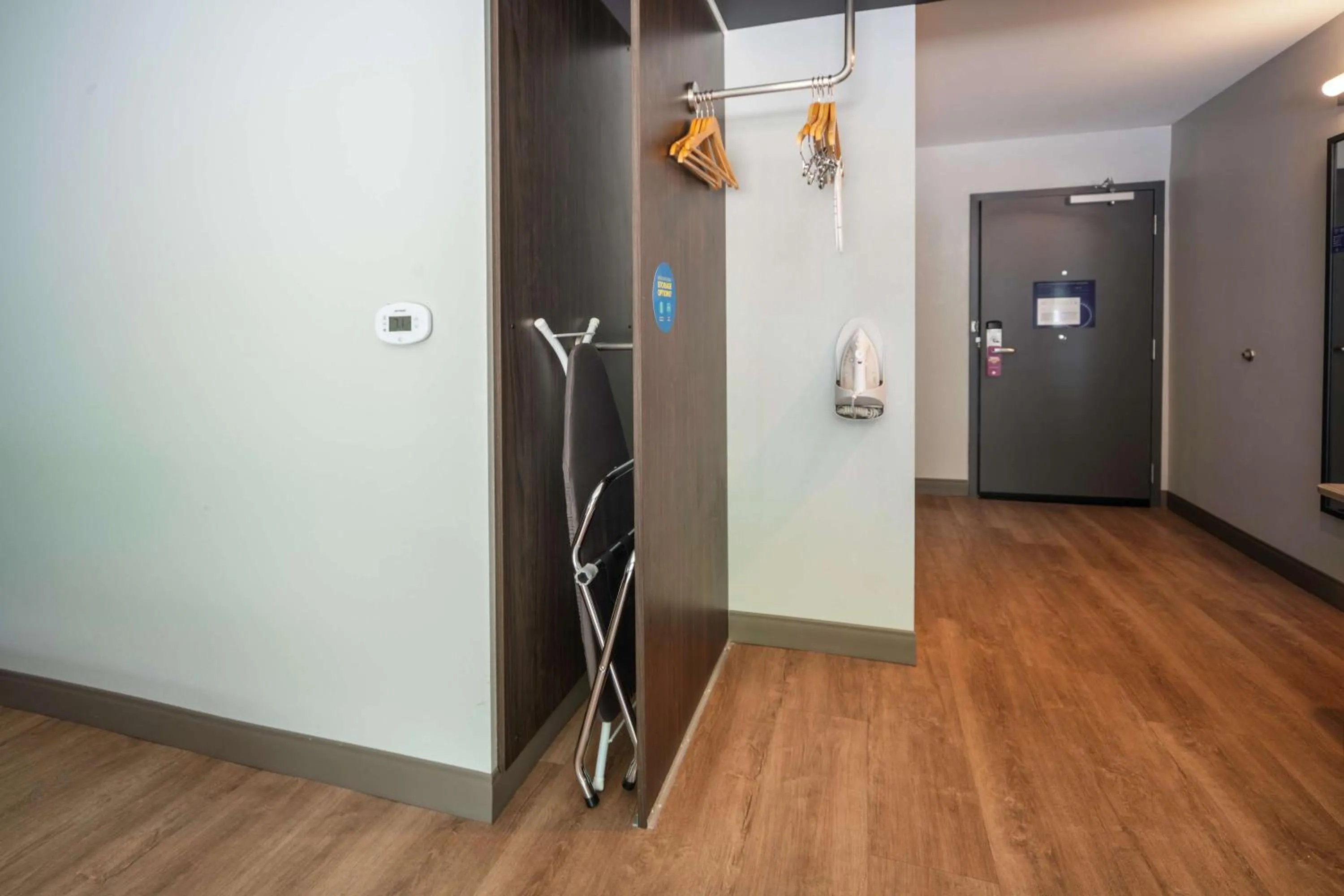 Photo of the whole room in Tru By Hilton Minneapolis Mall of America