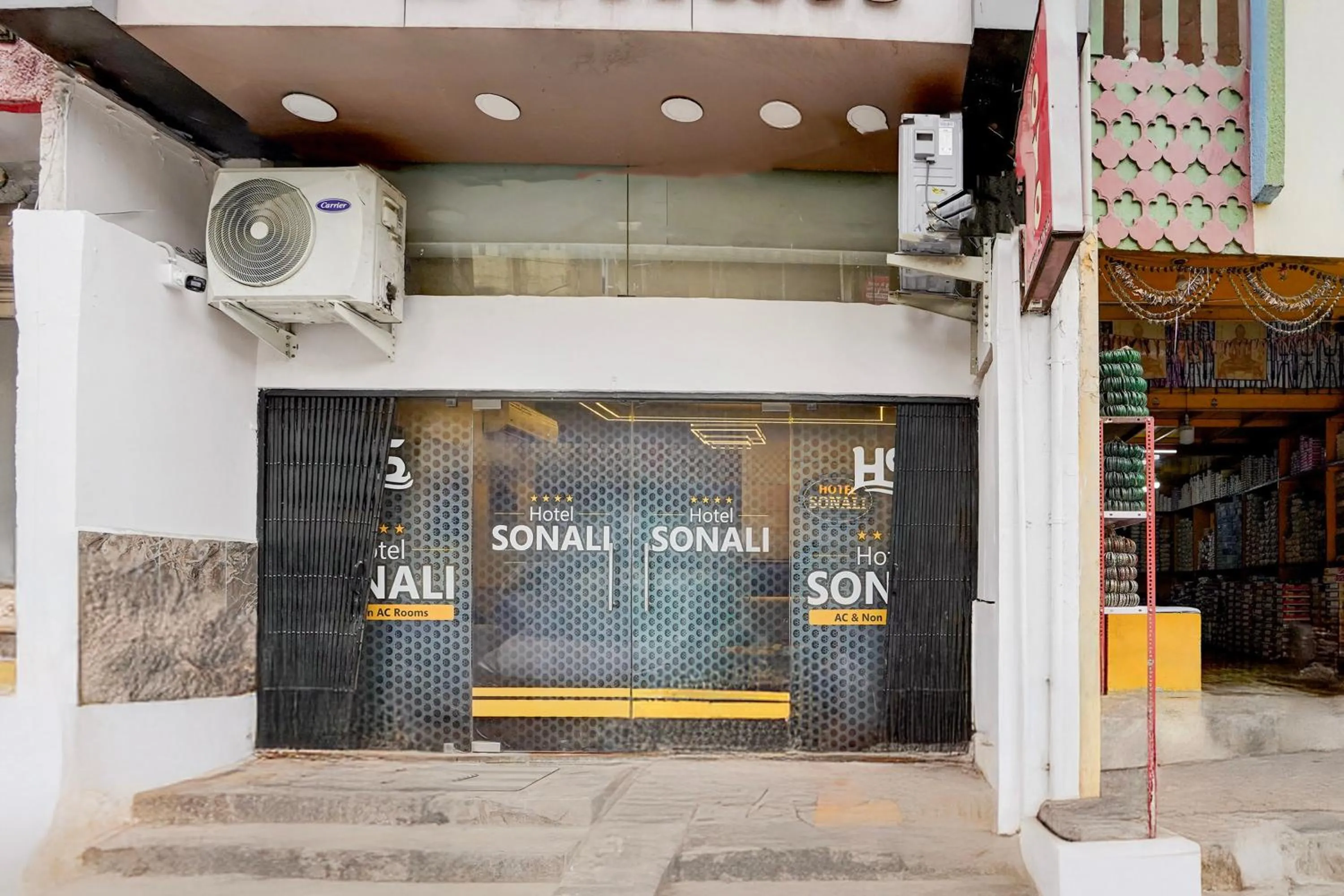 Facade/entrance in Hotel O Sonali