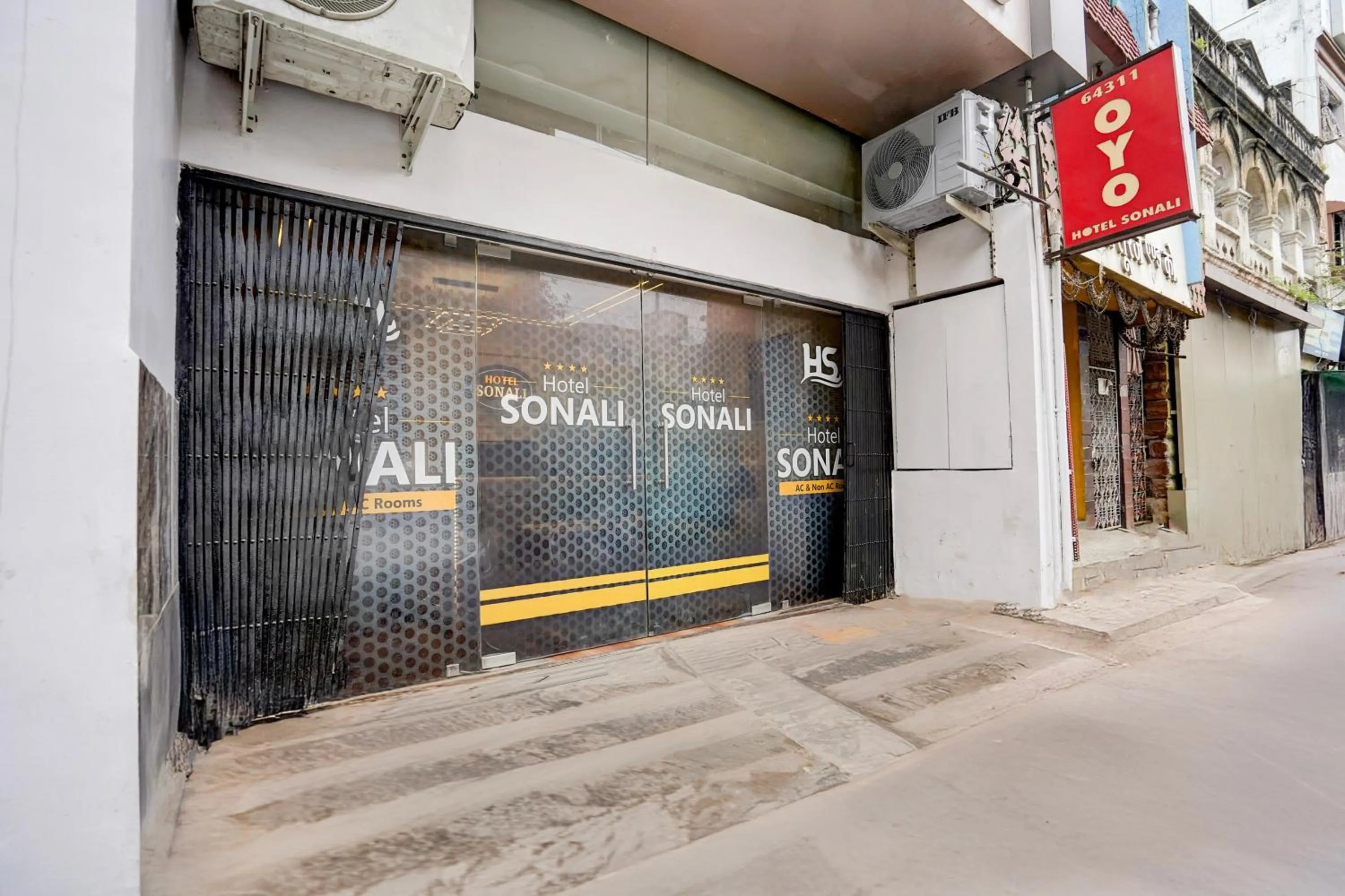 Facade/entrance in Hotel O Sonali