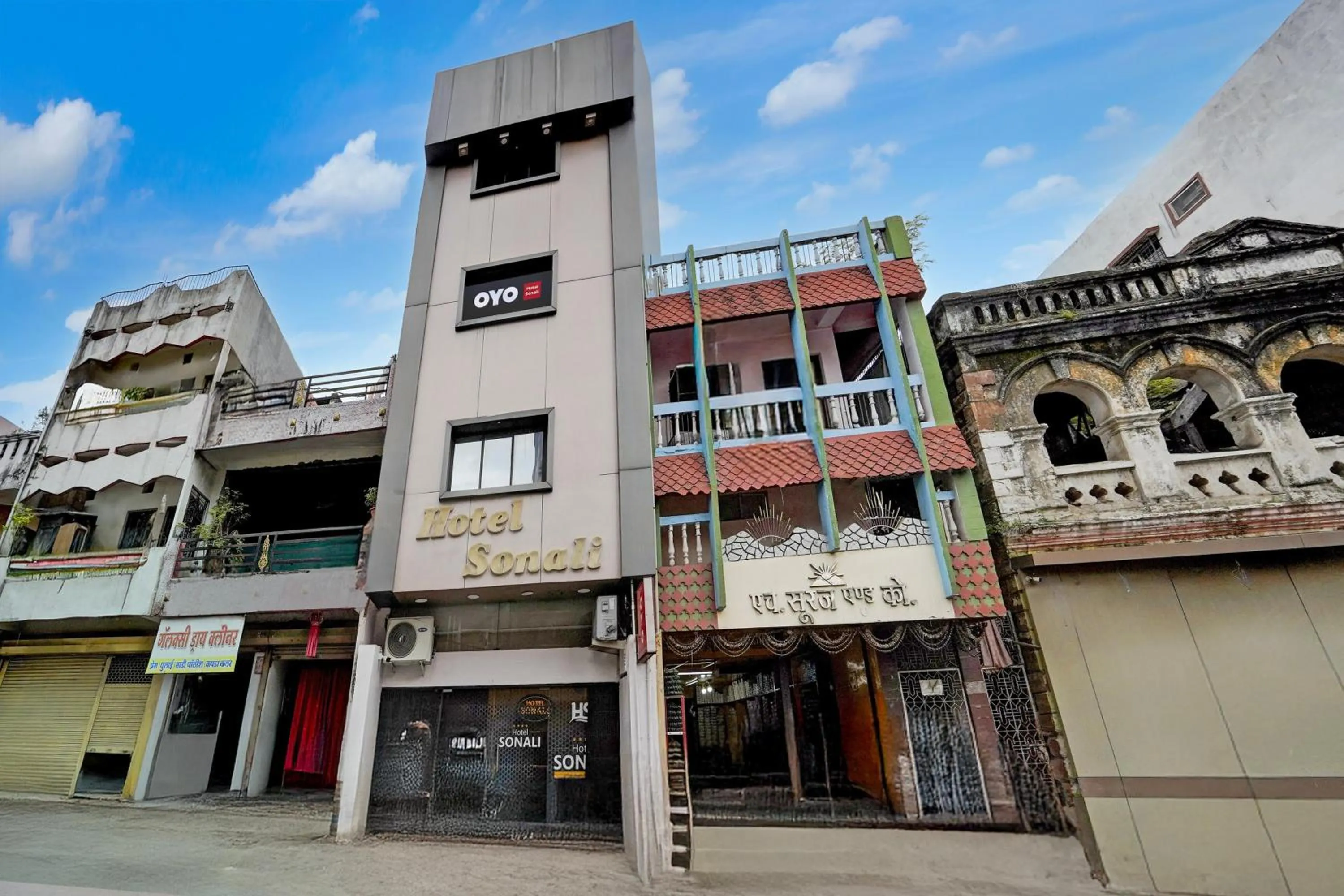 Facade/entrance in Hotel O Sonali