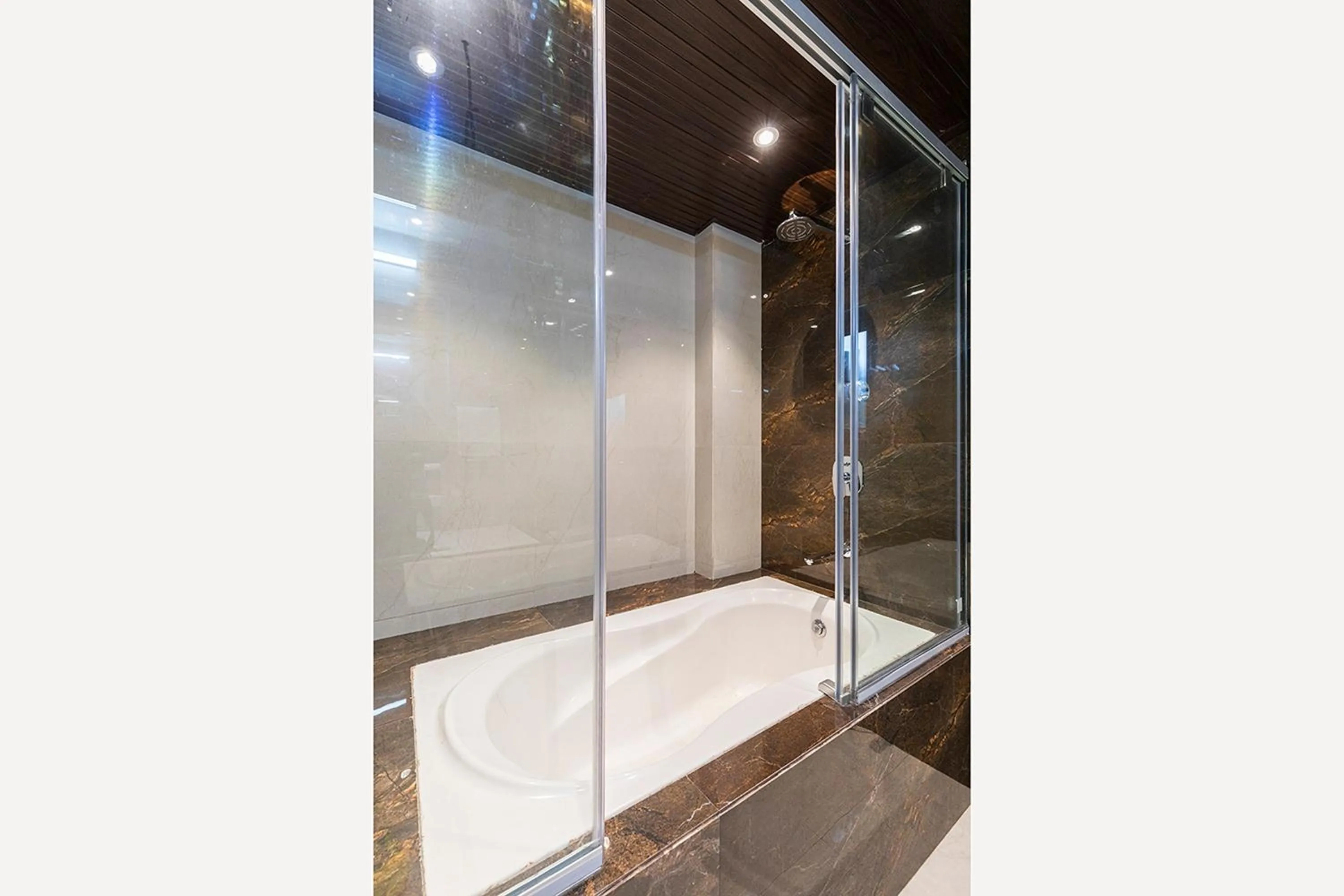 Bathroom in Hotel Seven Oaks