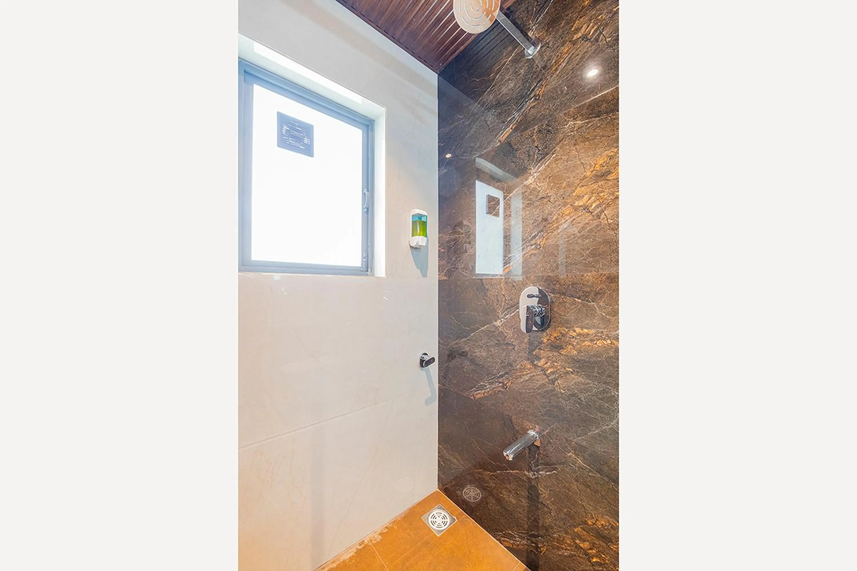 Bathroom in Hotel Seven Oaks