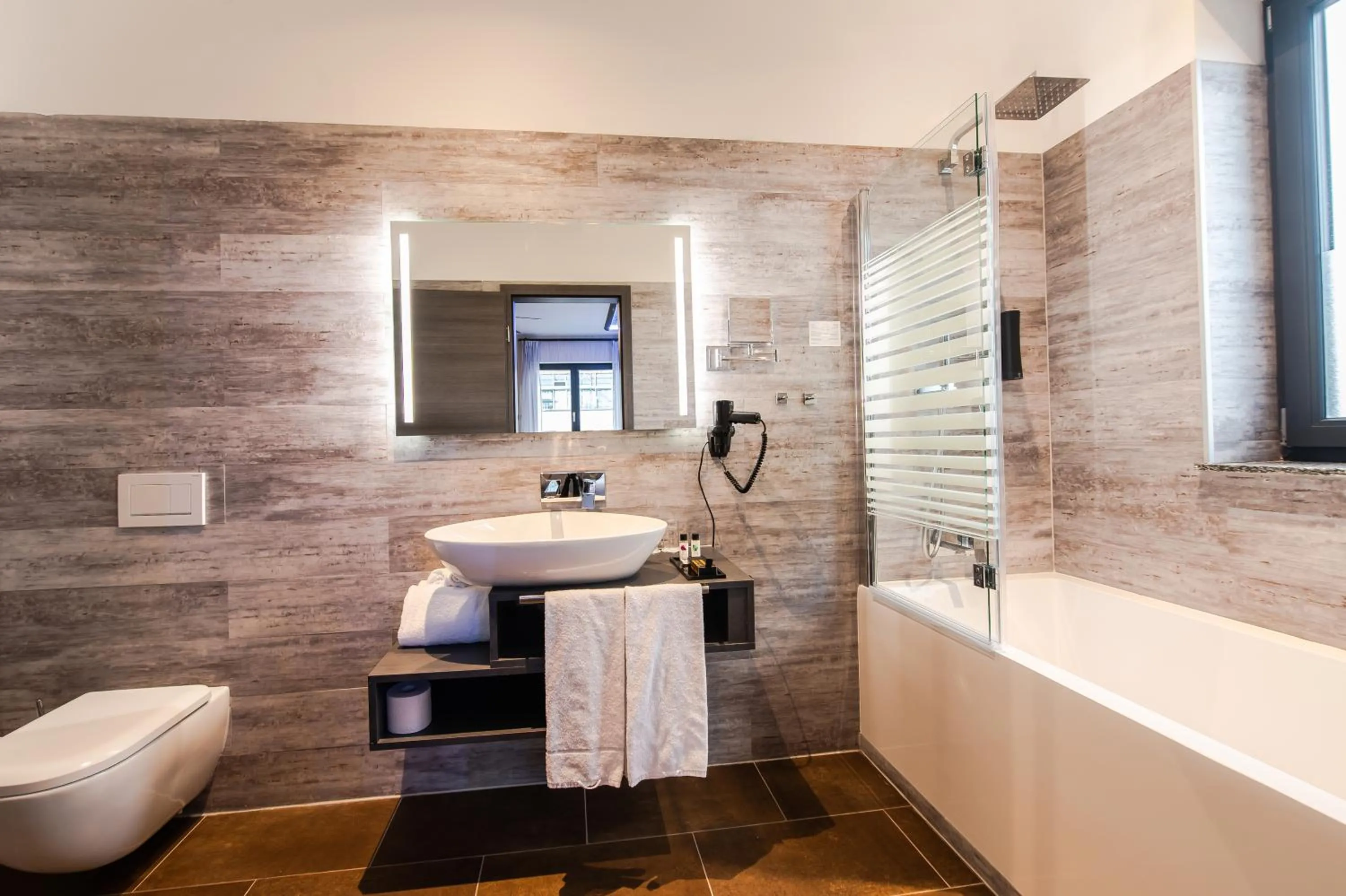 Bathroom in Hotel LifeStyle Mindelheim