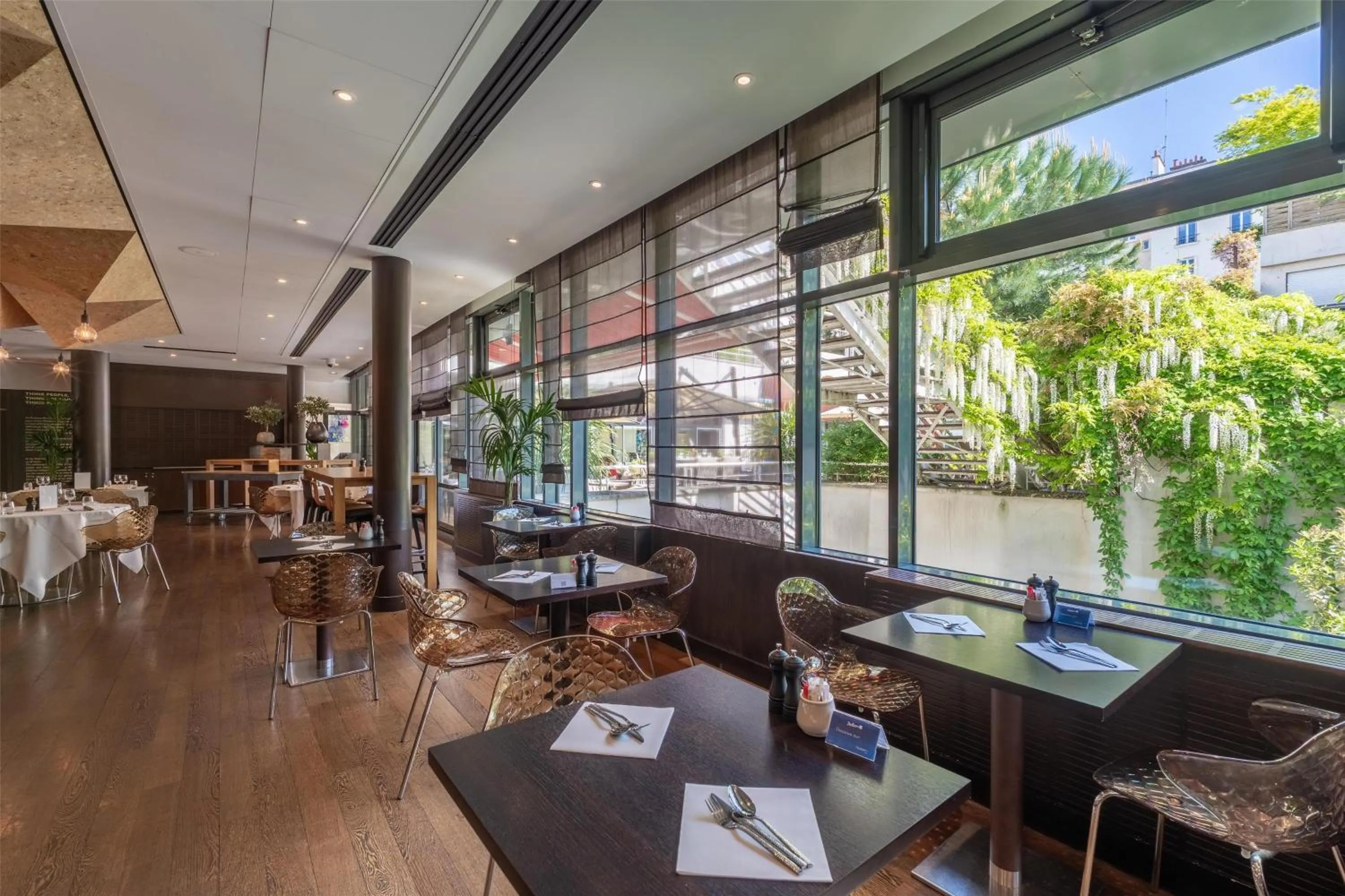 Restaurant/places to eat in Radisson Blu Hotel, Paris Boulogne