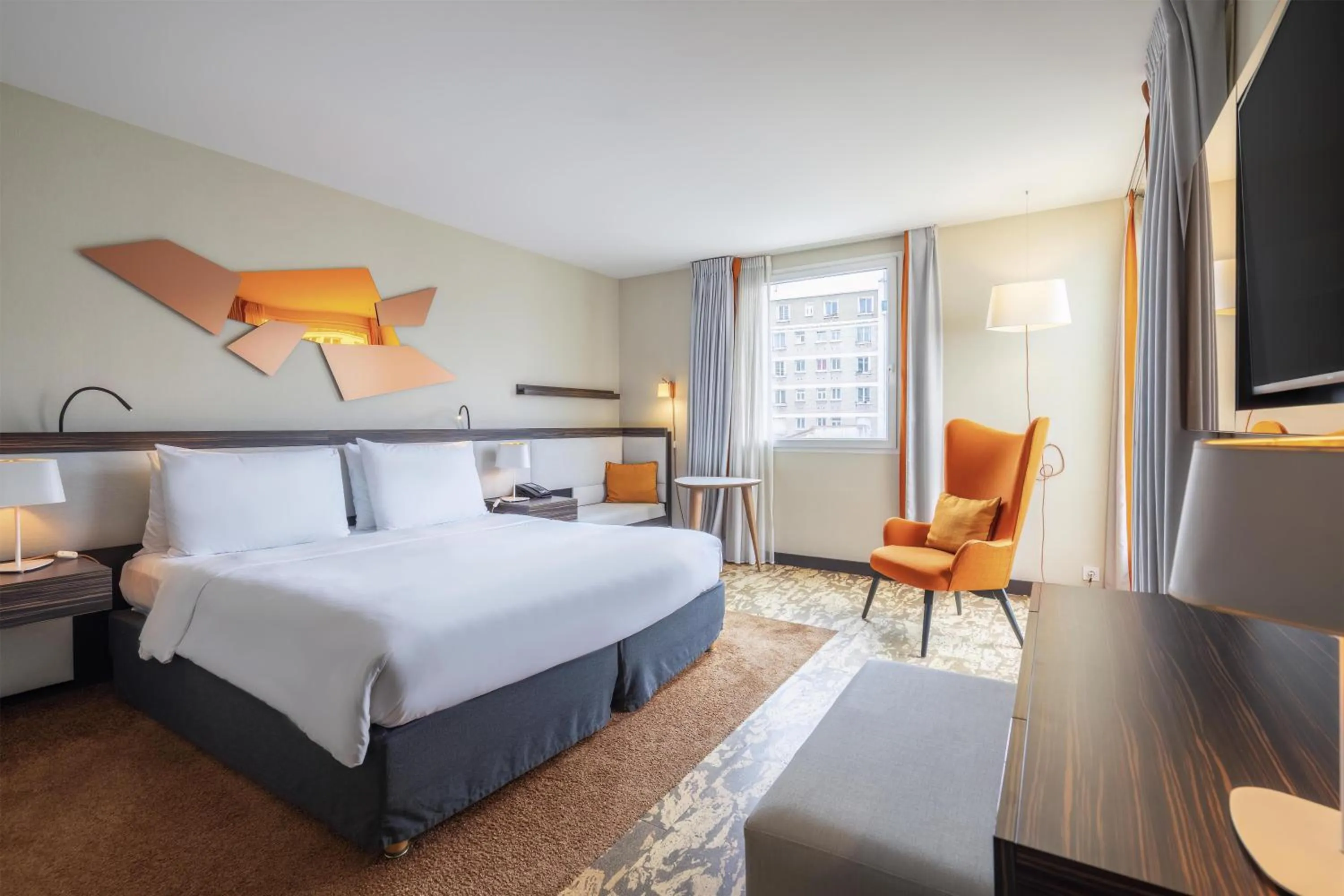 Bed in DoubleTree by Hilton Paris Boulogne