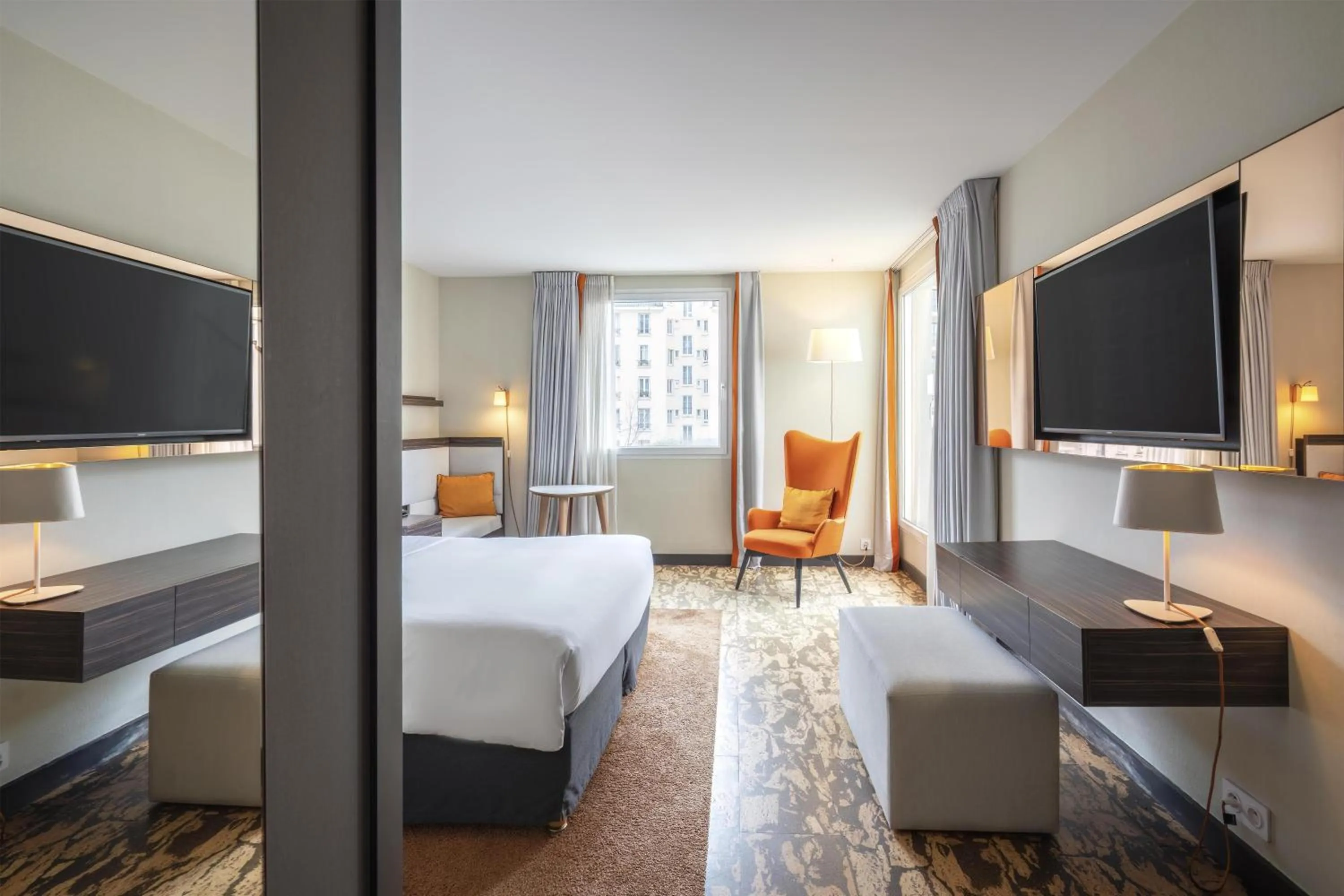 Bed in DoubleTree by Hilton Paris Boulogne