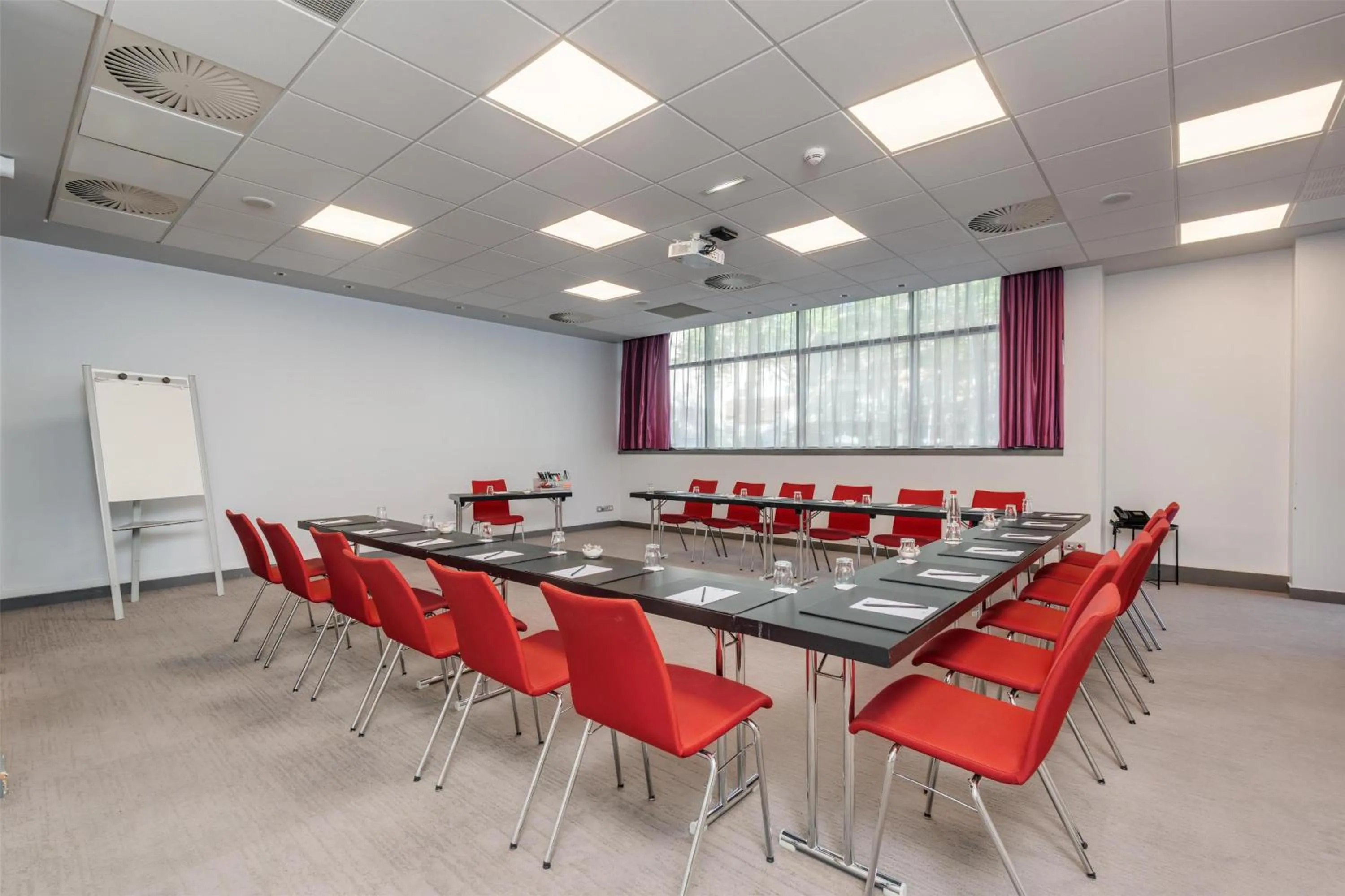 Meeting/conference room in Radisson Blu Hotel, Paris Boulogne