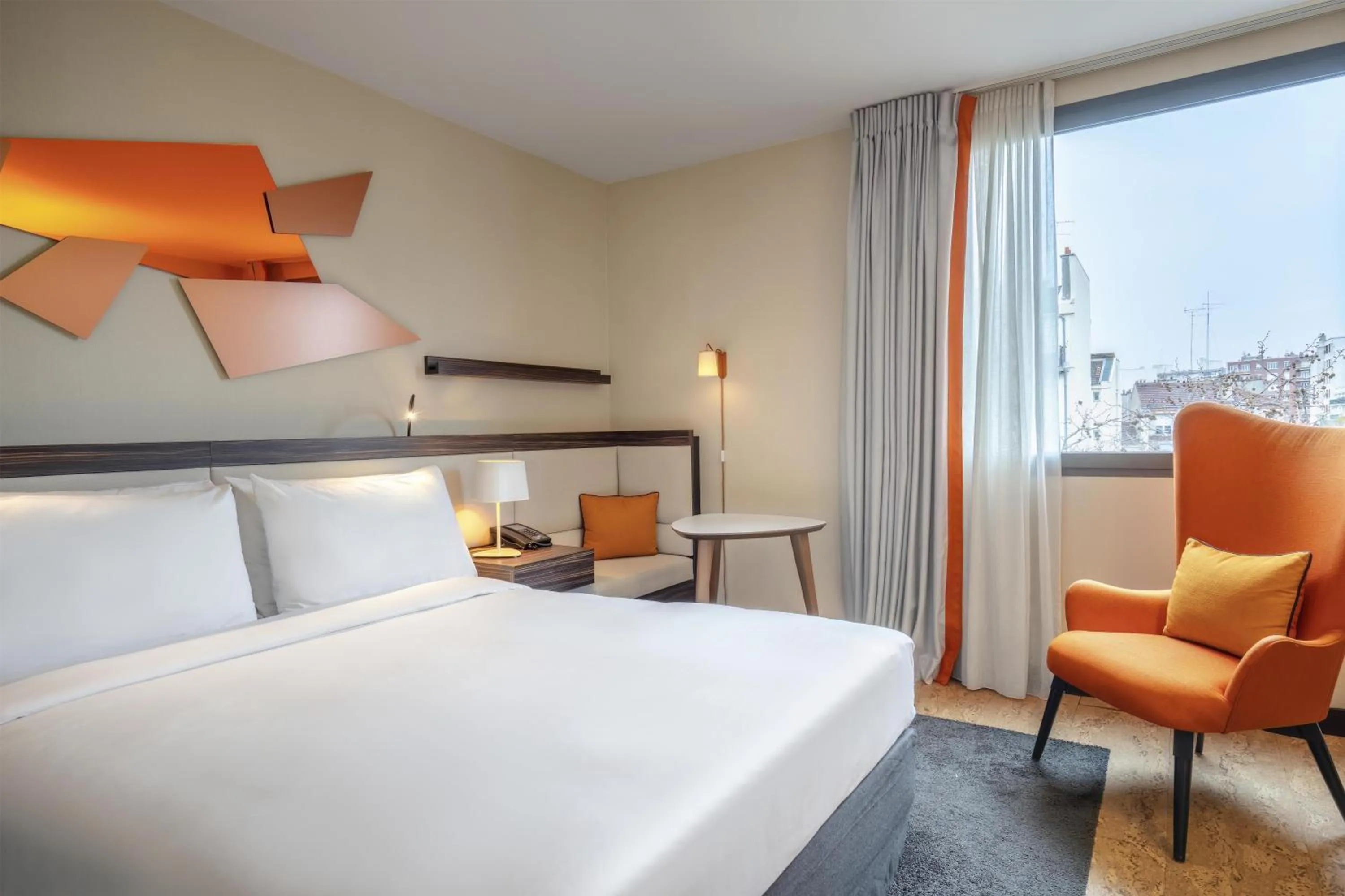 Bed in DoubleTree by Hilton Paris Boulogne