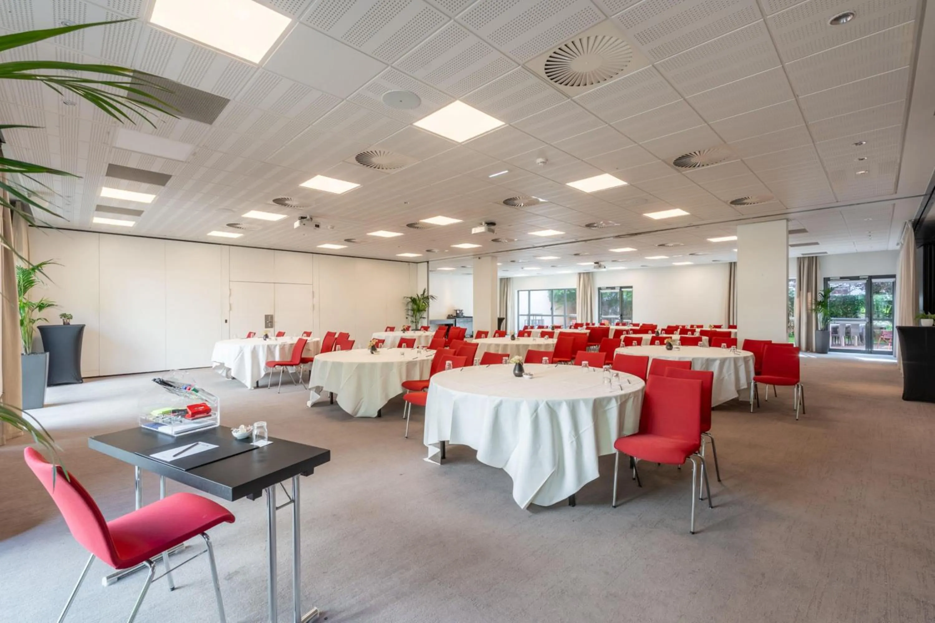Meeting/conference room in DoubleTree by Hilton Paris Boulogne