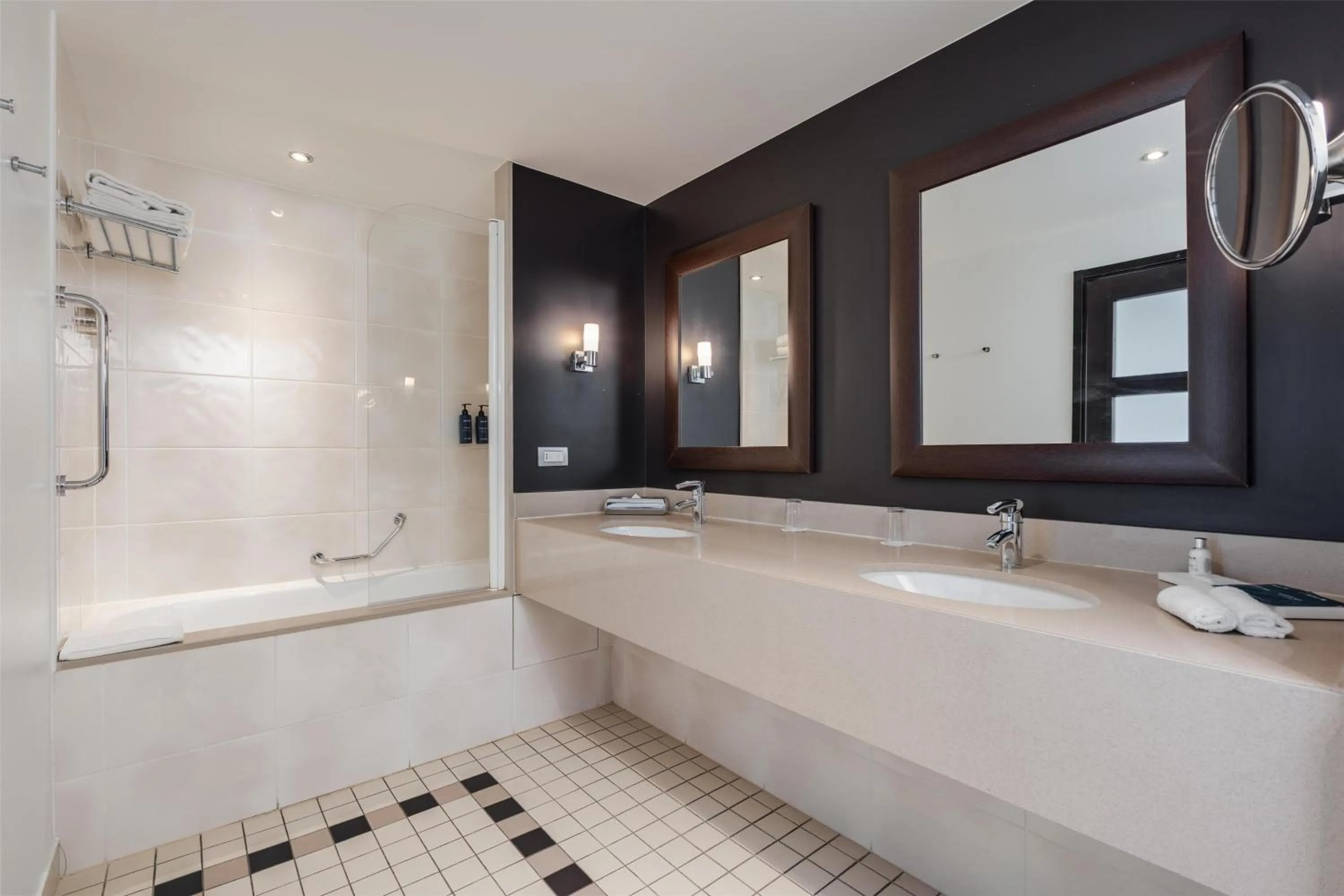 Bathroom in Radisson Blu Hotel, Paris Boulogne