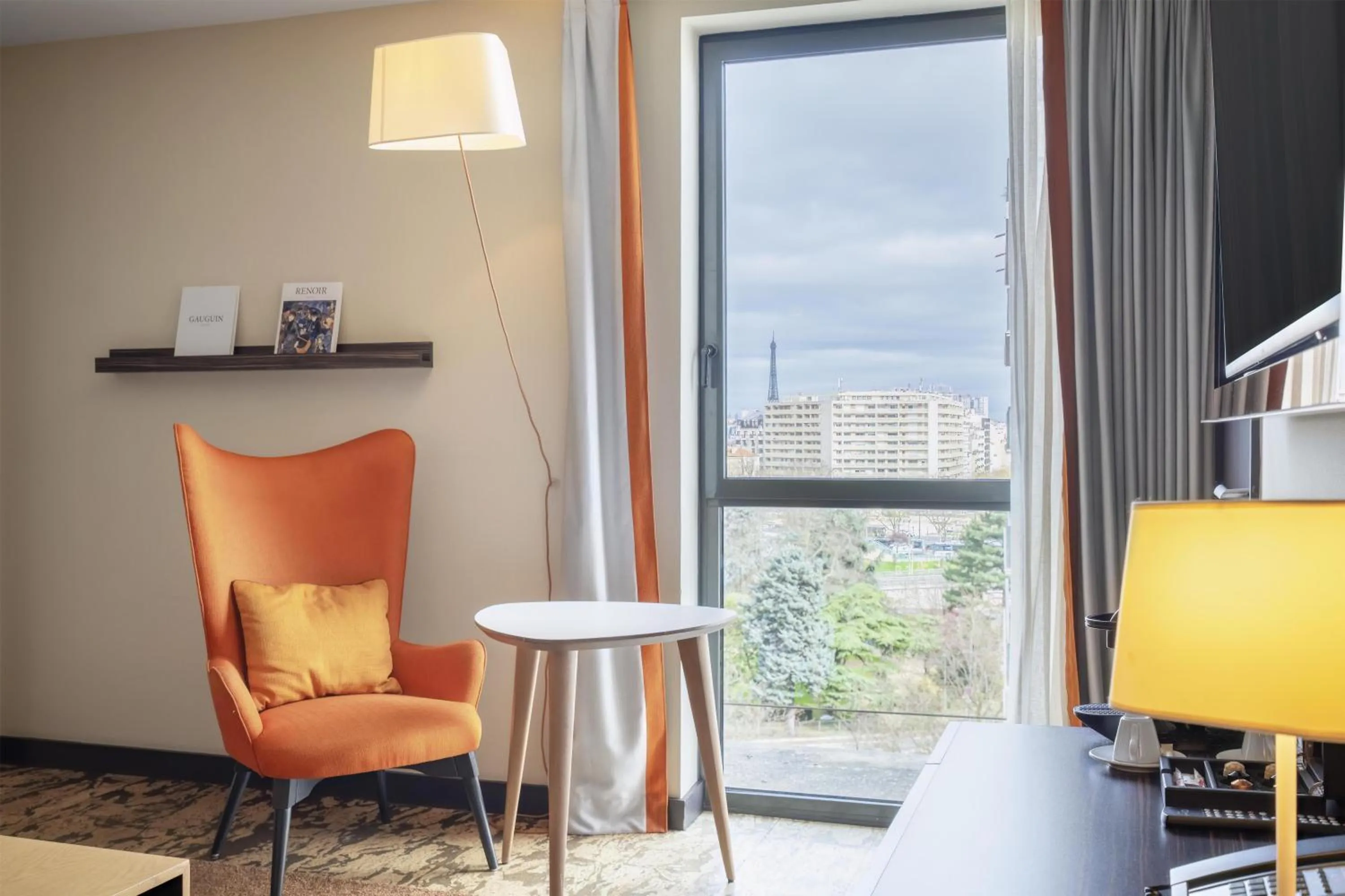 Living room in DoubleTree by Hilton Paris Boulogne