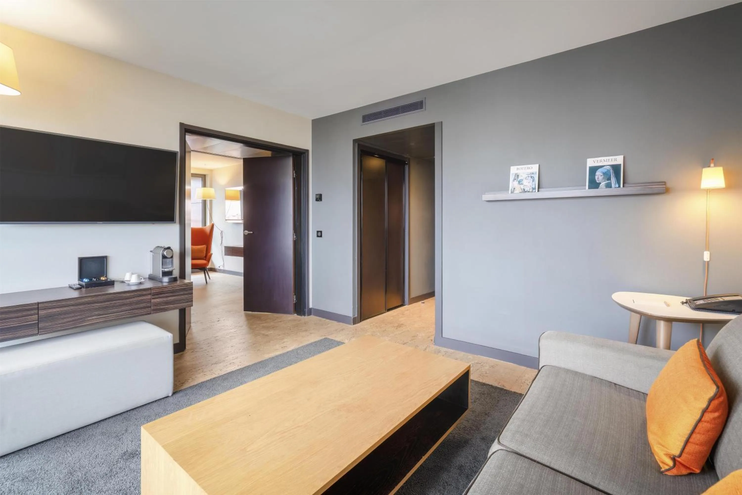 Living room in DoubleTree by Hilton Paris Boulogne