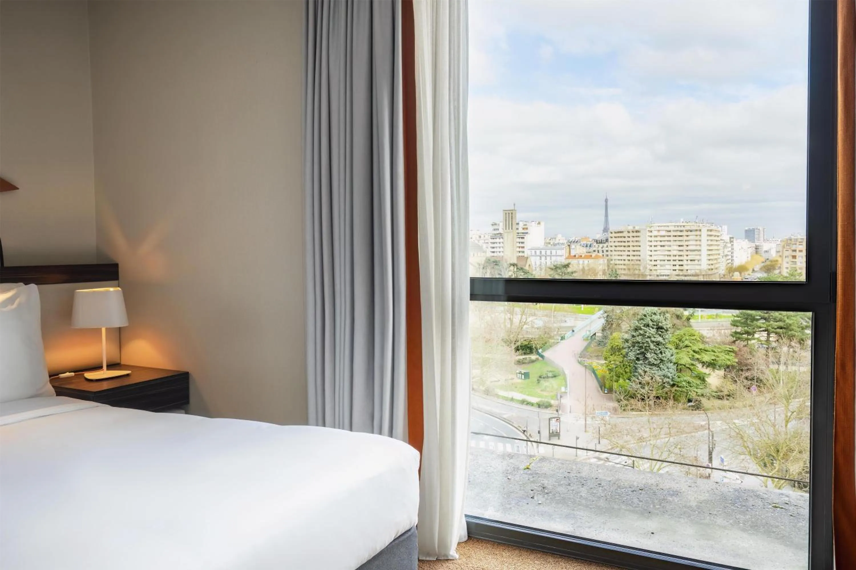 Bed in DoubleTree by Hilton Paris Boulogne