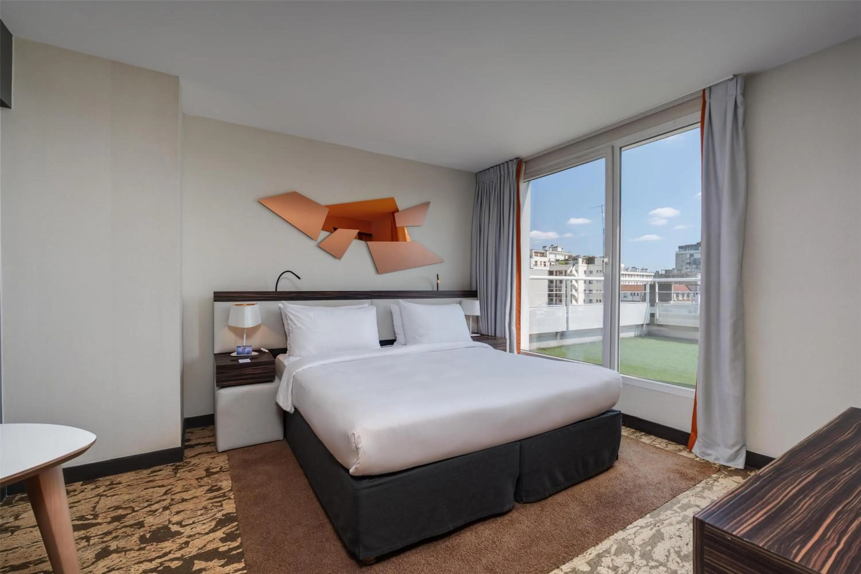 Photo of the whole room, Bed in Radisson Blu Hotel, Paris Boulogne