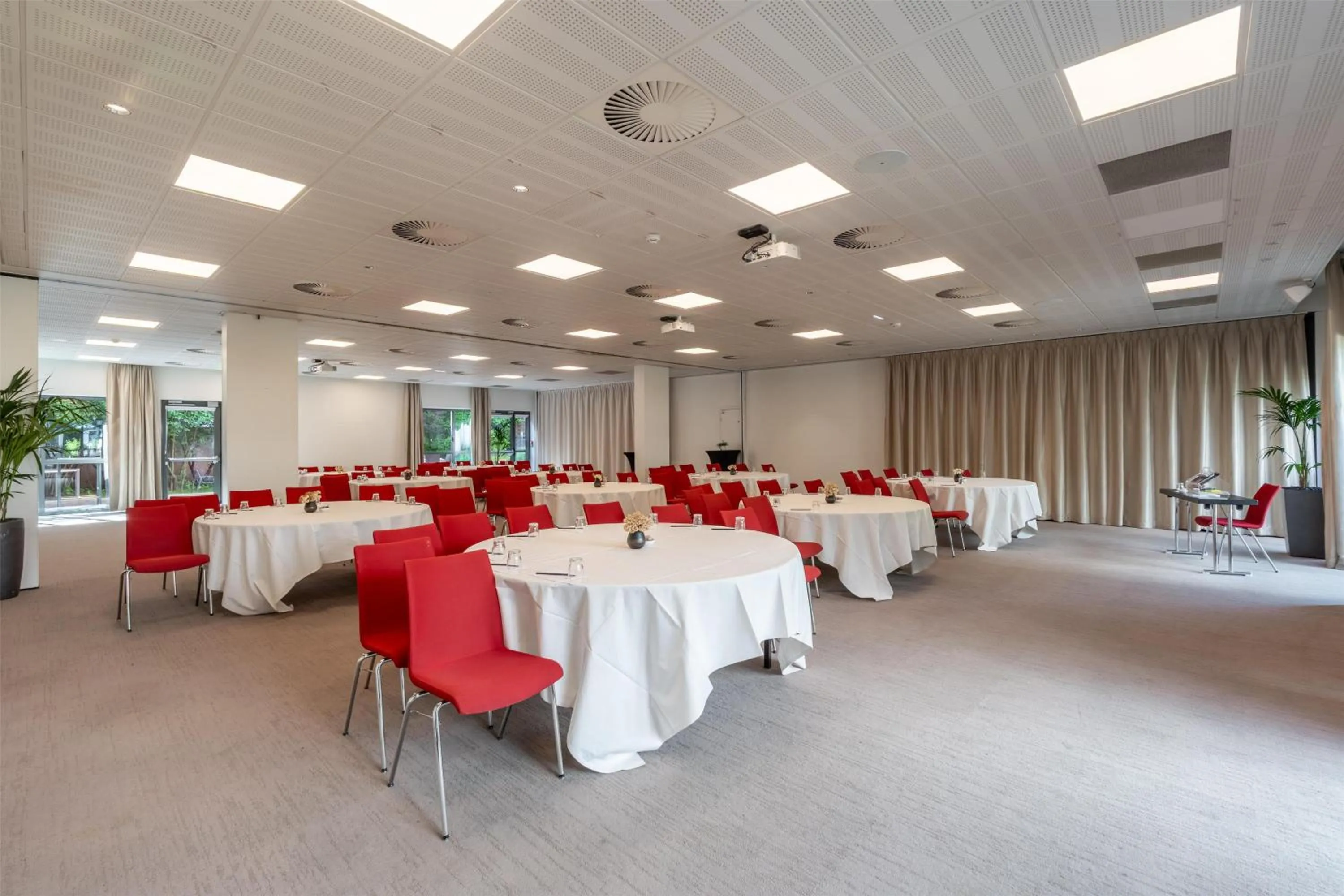 Meeting/conference room in Radisson Blu Hotel, Paris Boulogne