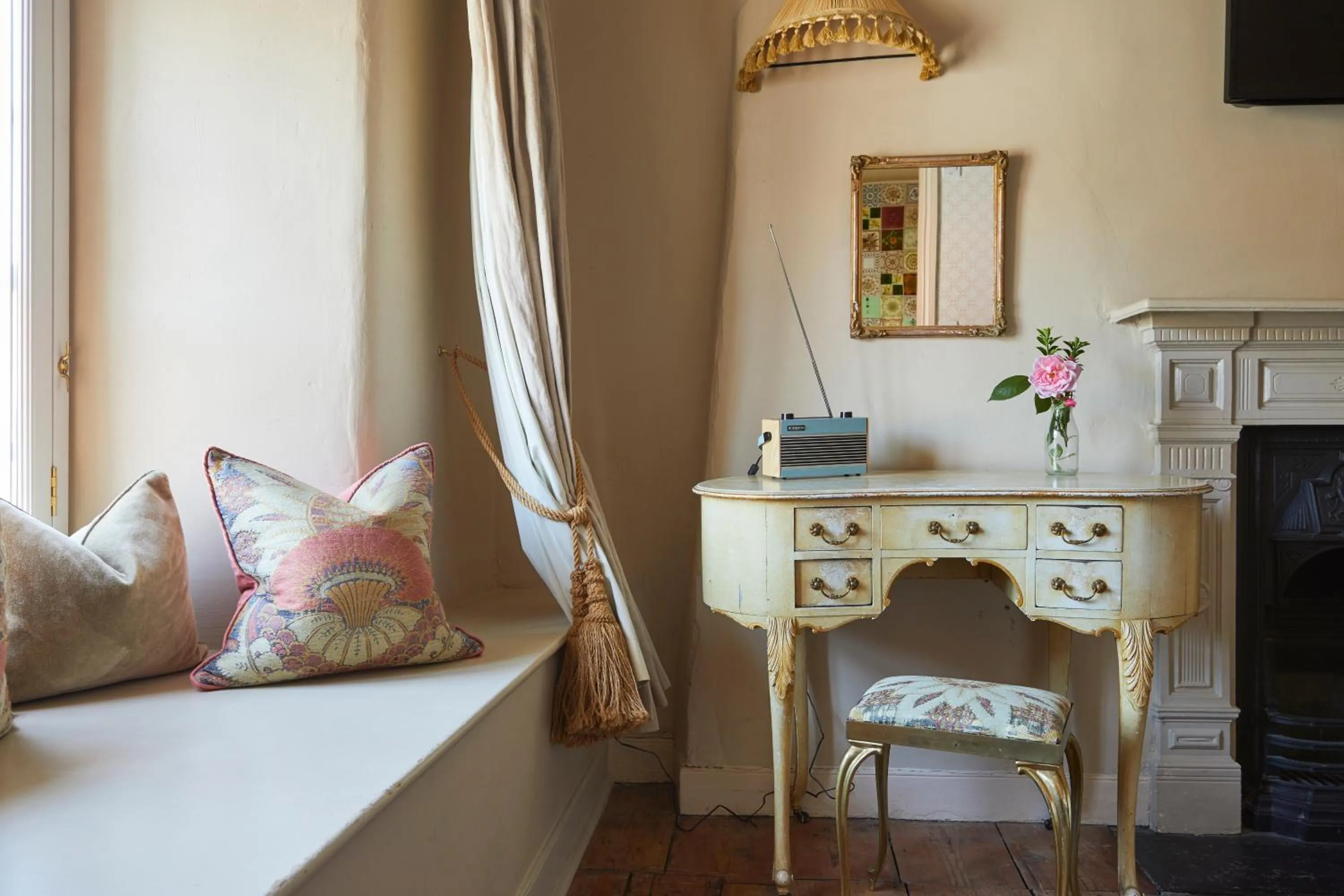 Decorative detail, Bed in The White Hart