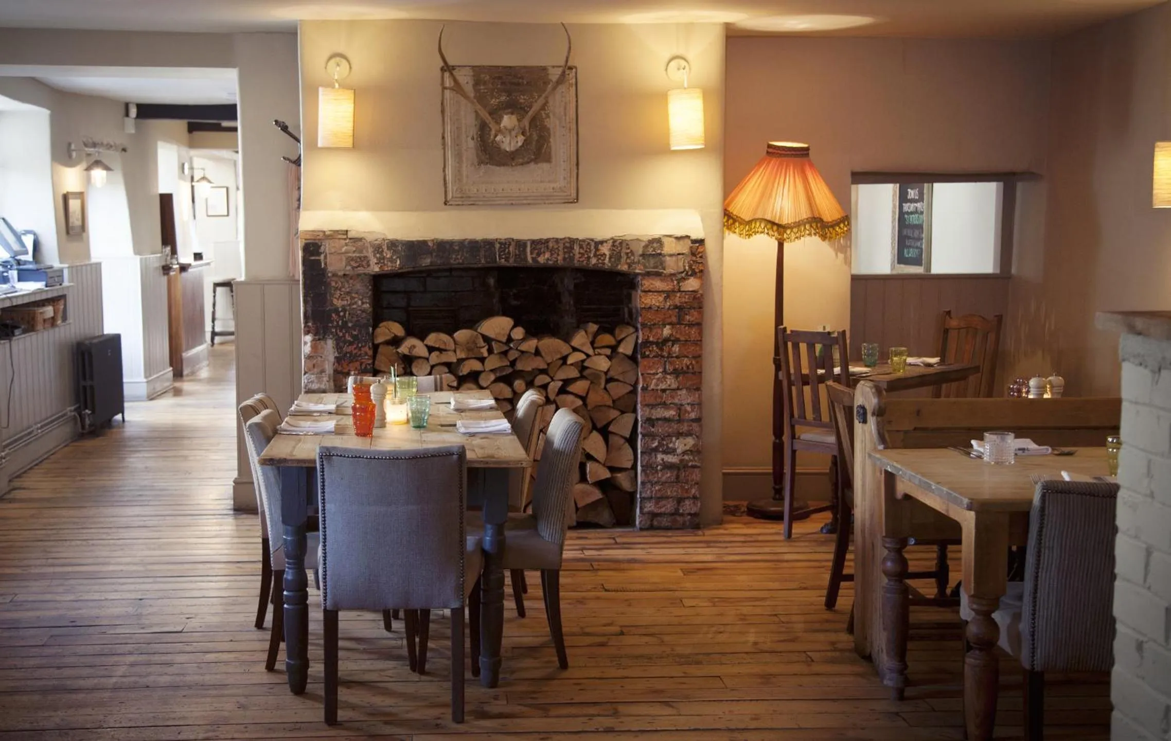 Restaurant/places to eat in The White Hart