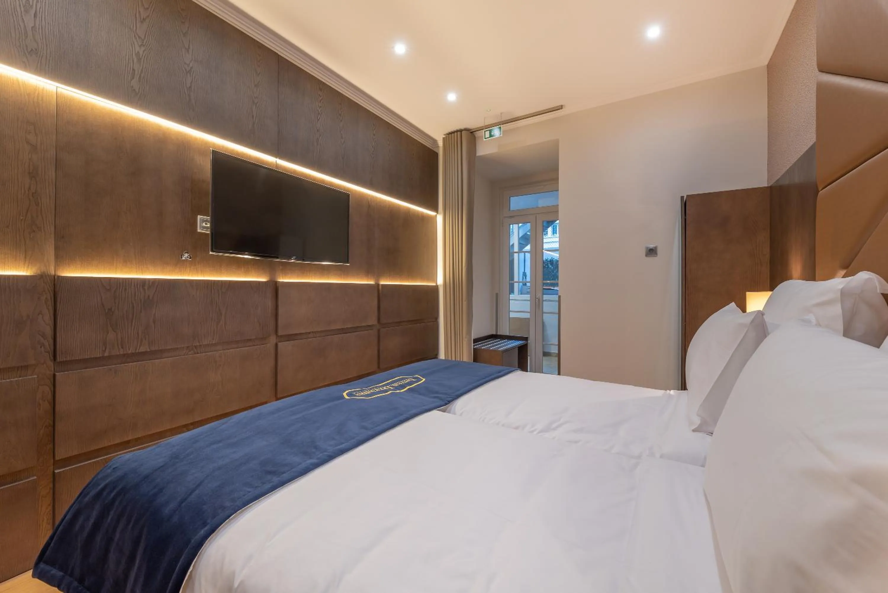 Bedroom, Bed in Seven Dreams Suites