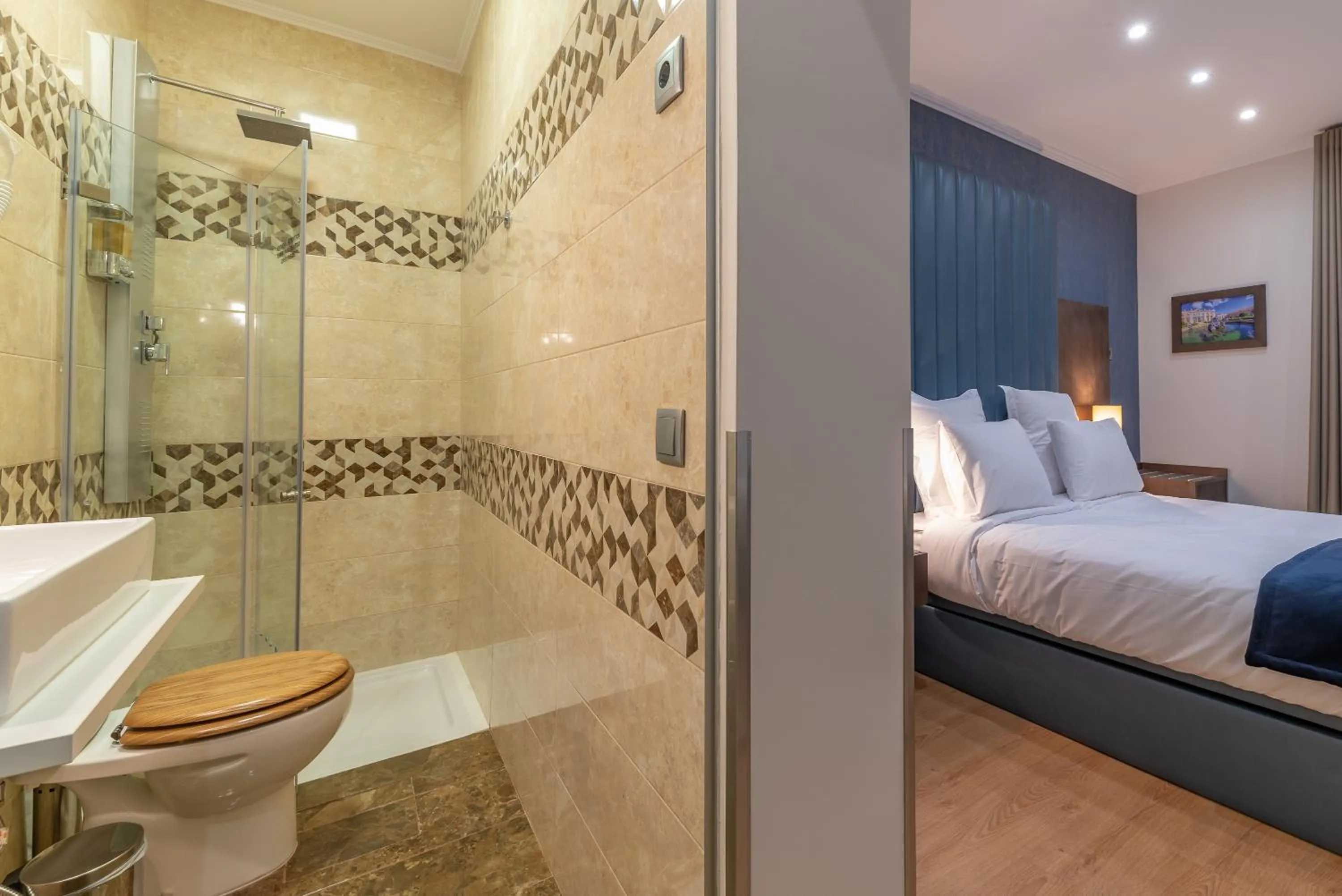 Shower, Bed in Seven Dreams Suites