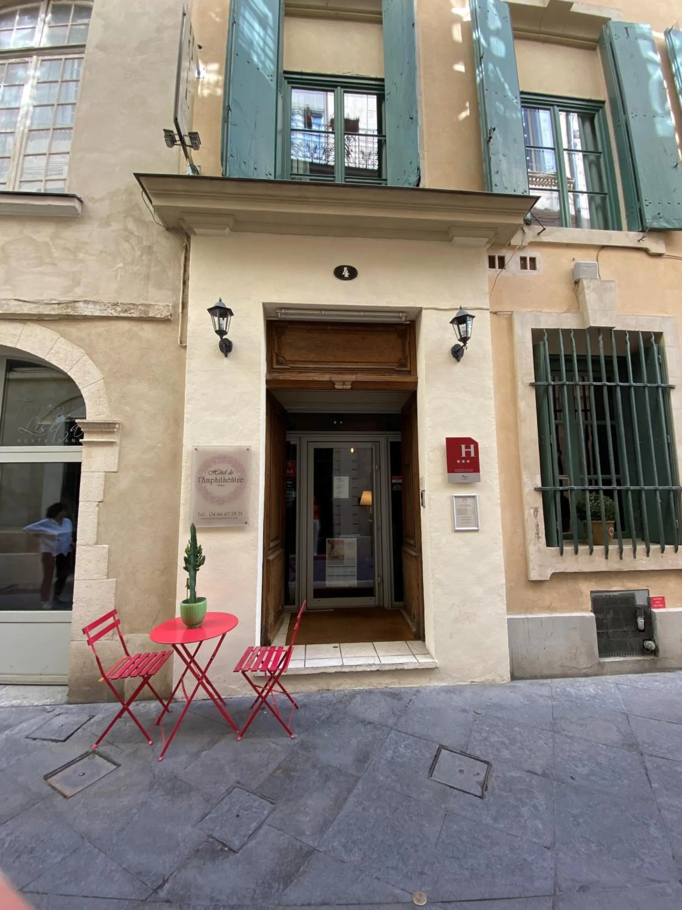 Facade/entrance in Hôtel De L'Amphithéâtre