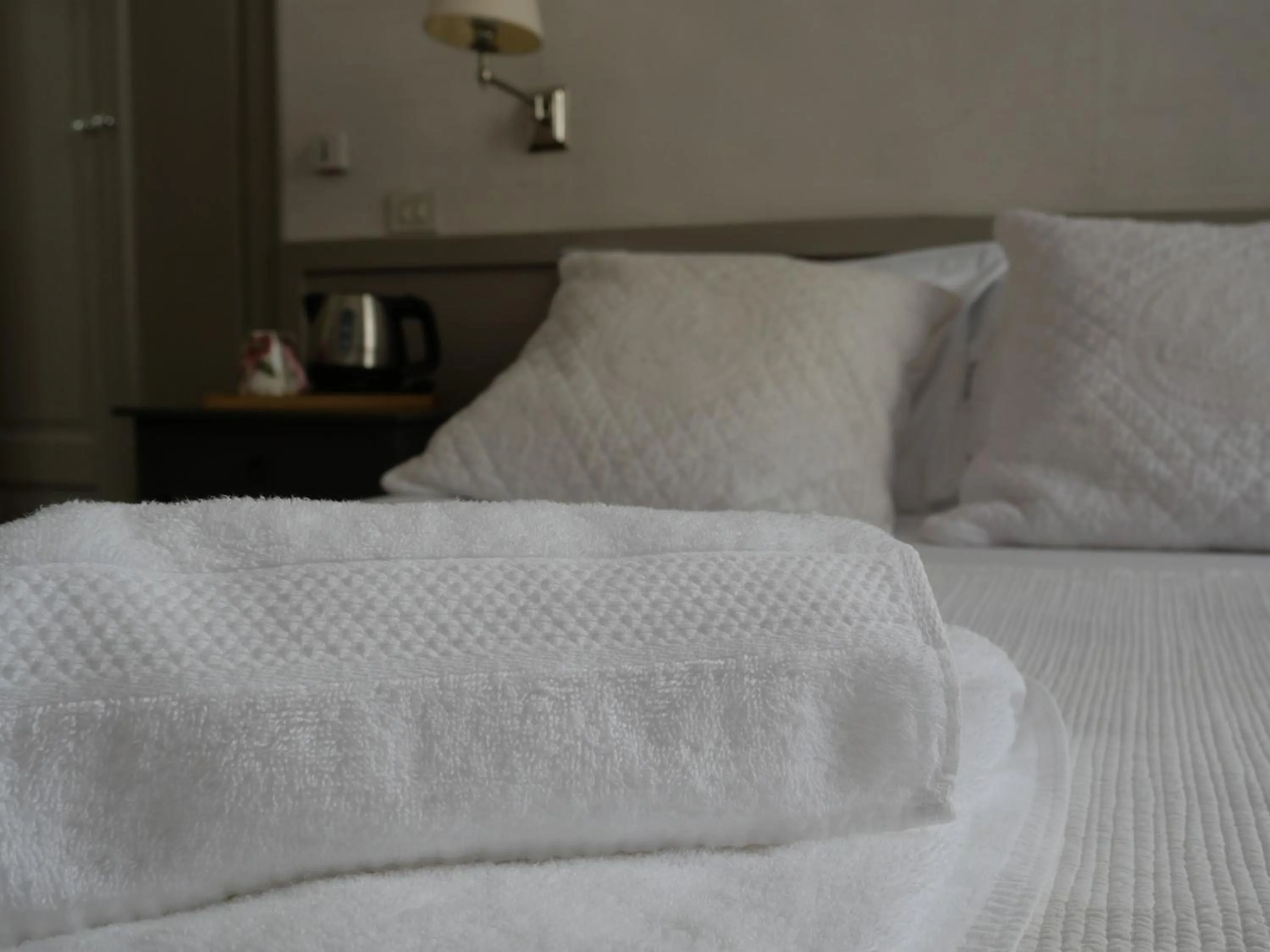 Bedroom, Bed in Hôtel De L'Amphithéâtre