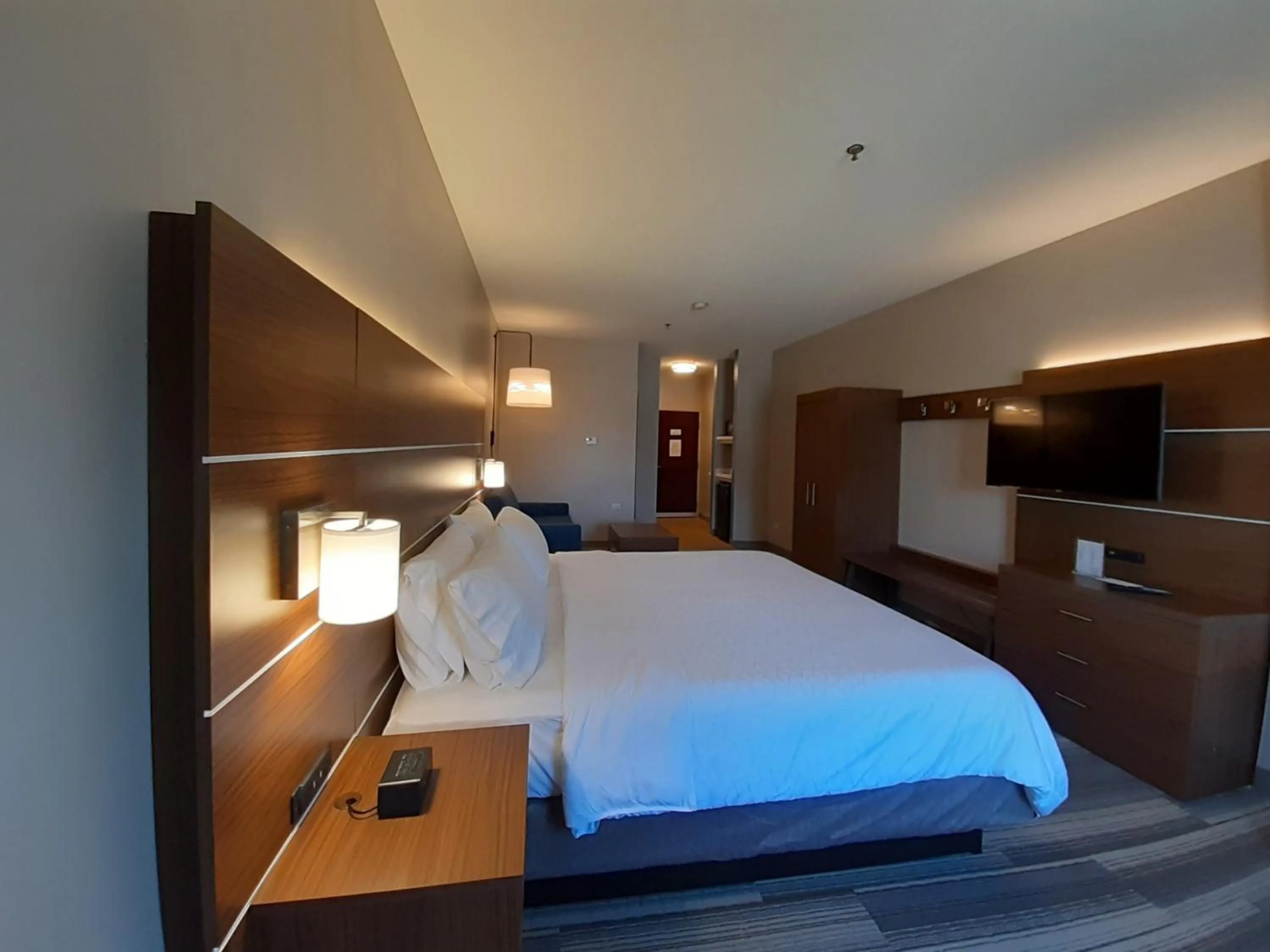 Photo of the whole room, Bed in Holiday Inn Express Trincity by IHG