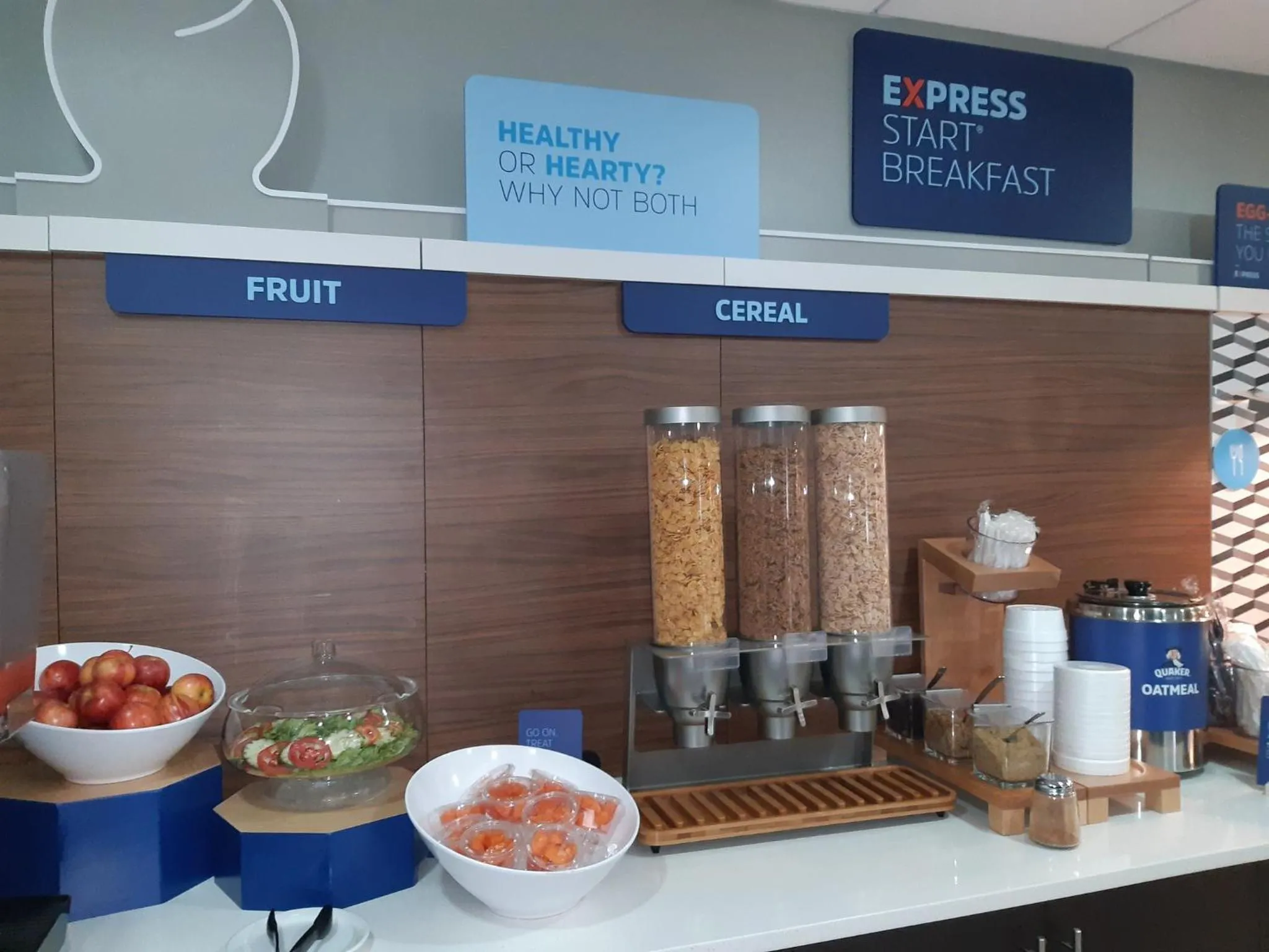 Restaurant/places to eat in Holiday Inn Express Trincity by IHG