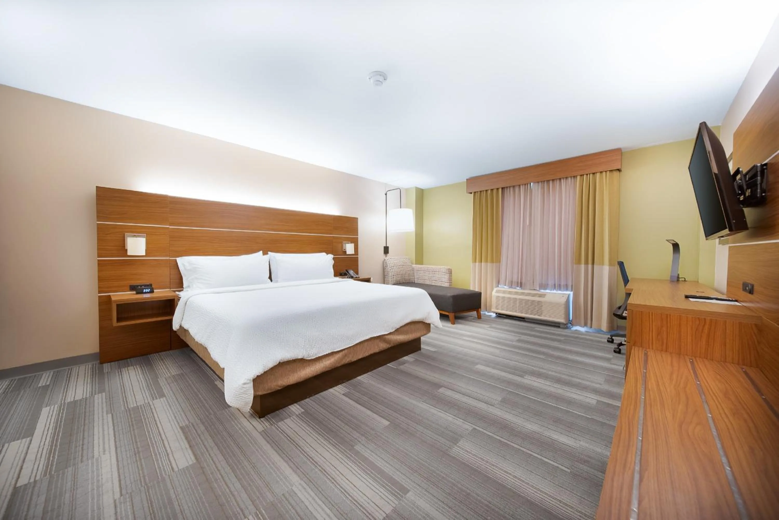 Photo of the whole room, Bed in Holiday Inn Express Trincity by IHG