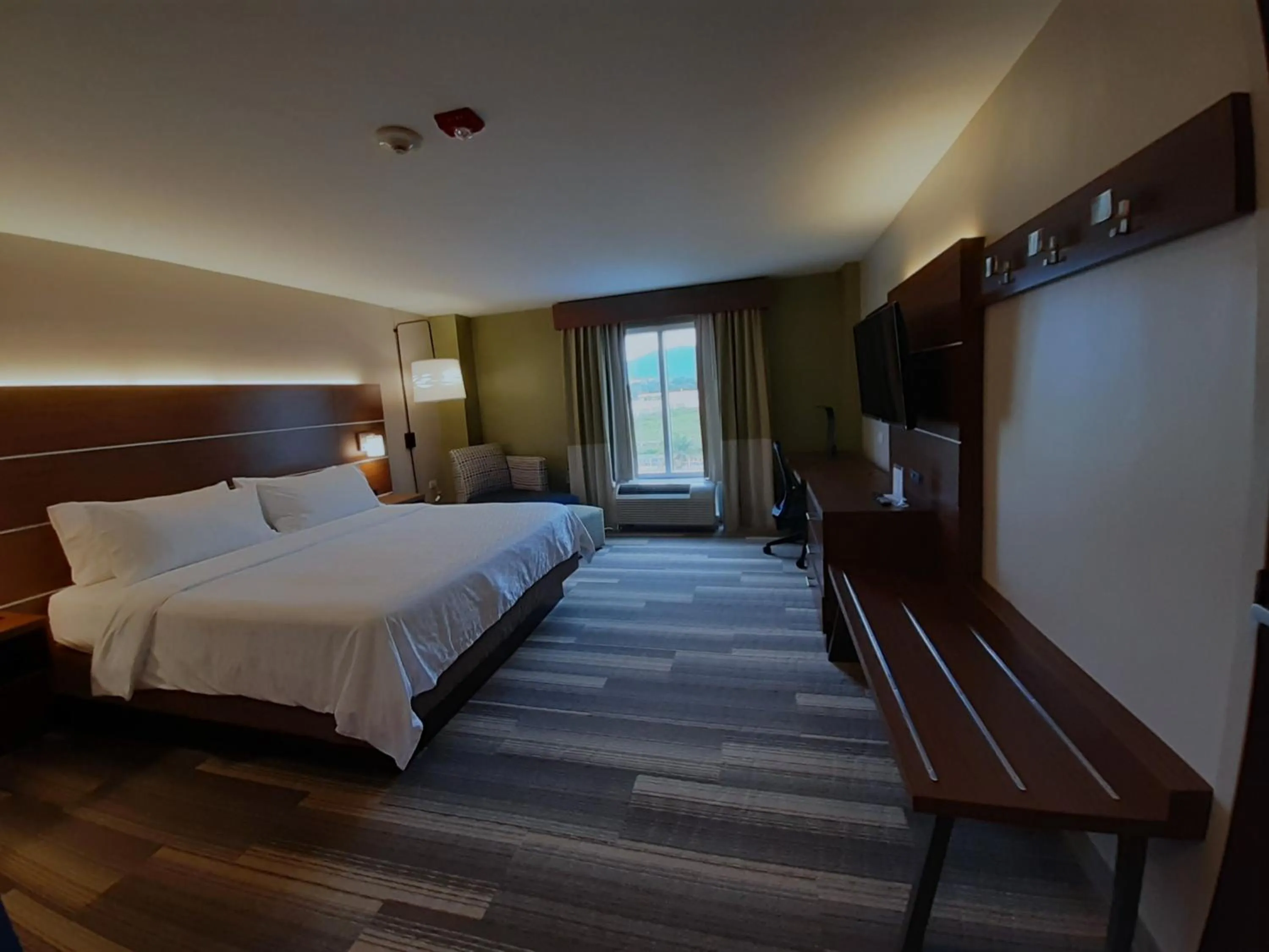 Photo of the whole room, Bed in Holiday Inn Express Trincity by IHG