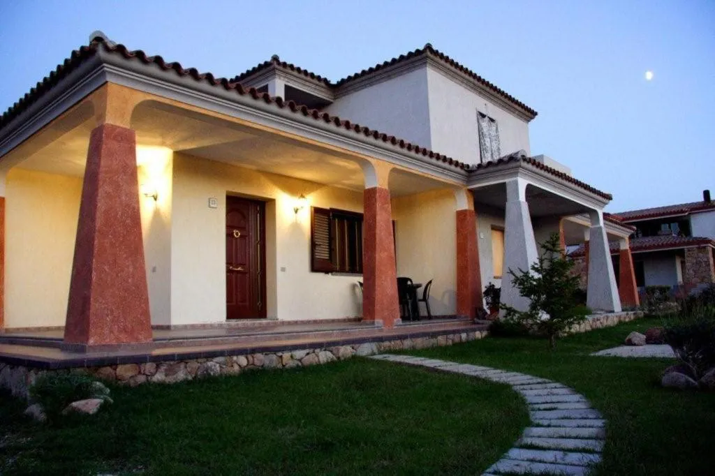 Facade/entrance in Appartamenti Tanaunella