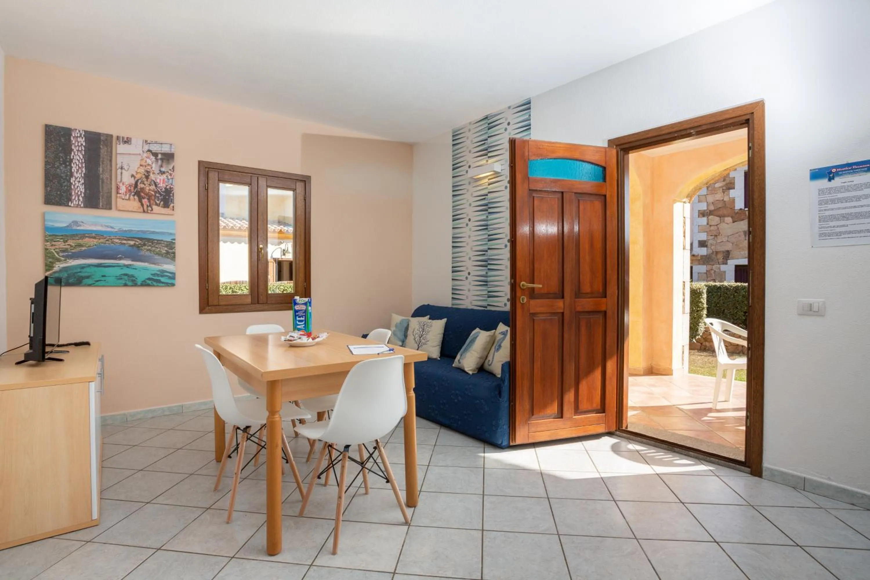 Dining area in Appartamenti Tanaunella