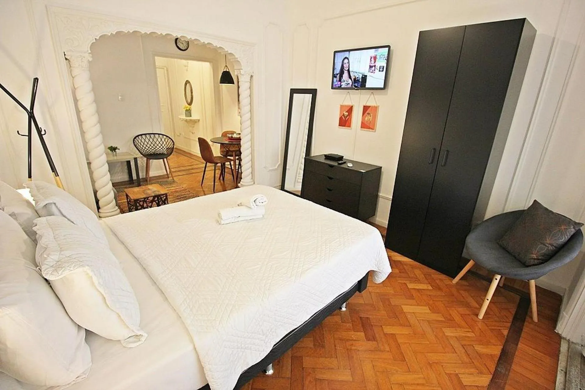 Photo of the whole room, Bed in Rio Spot Homes vintage C051