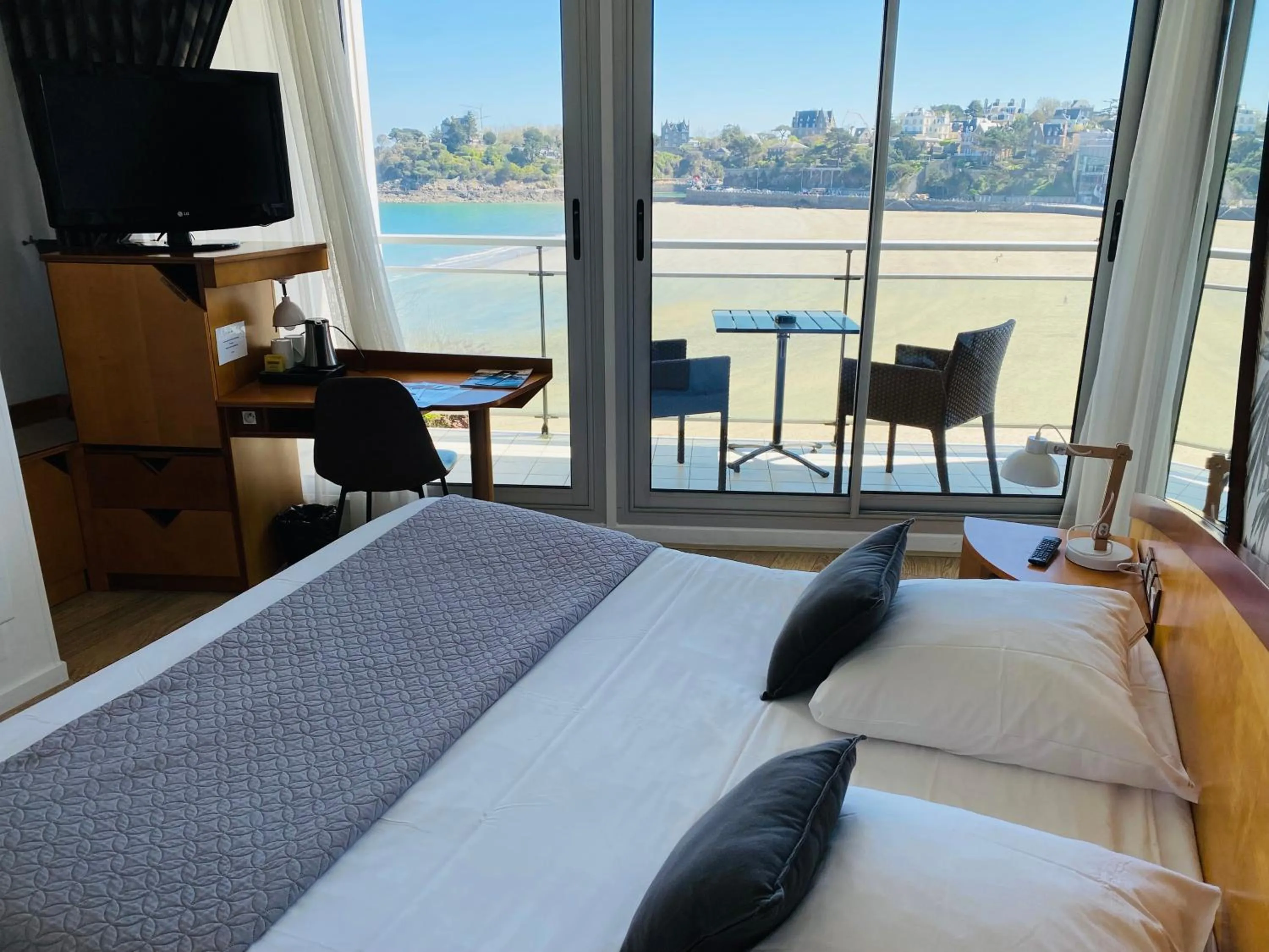 Bed in Le Crystal Dinard, Sure Hotel Collection by Best Western