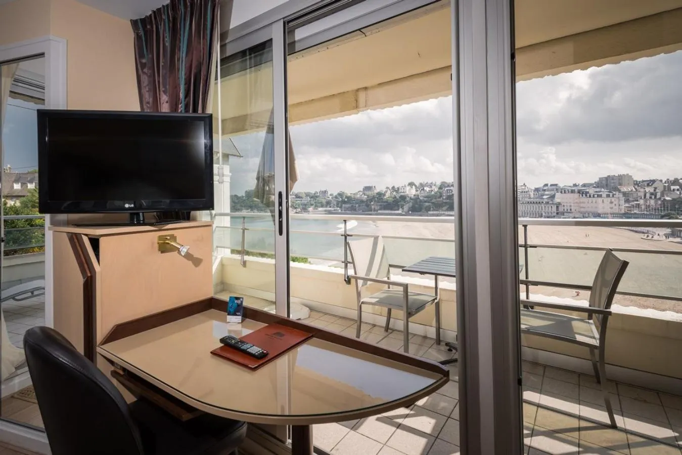 Le Crystal Dinard, Sure Hotel Collection by Best Western