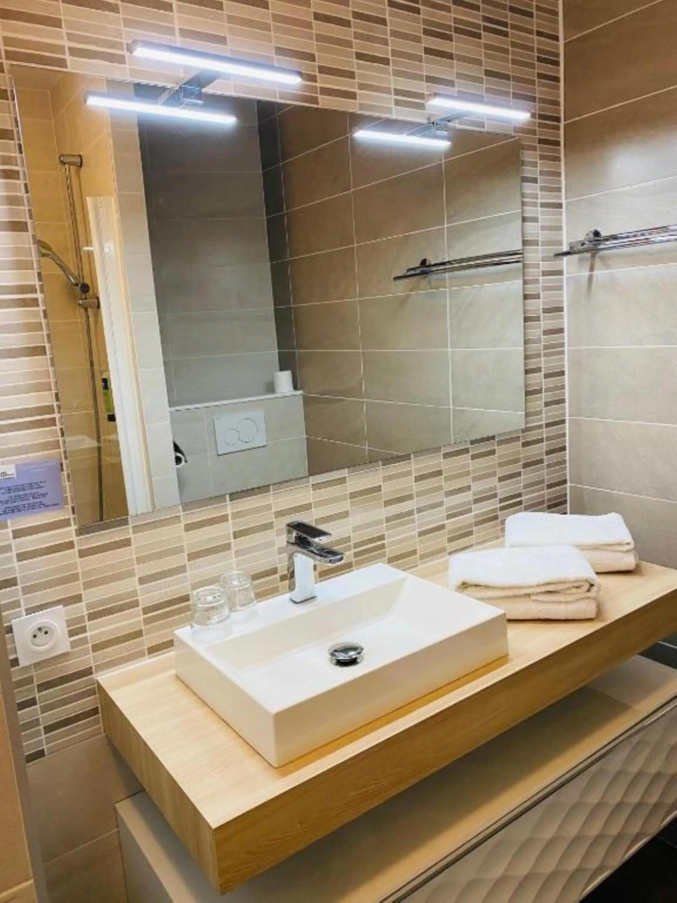 Bathroom in Le Crystal Dinard, Sure Hotel Collection by Best Western