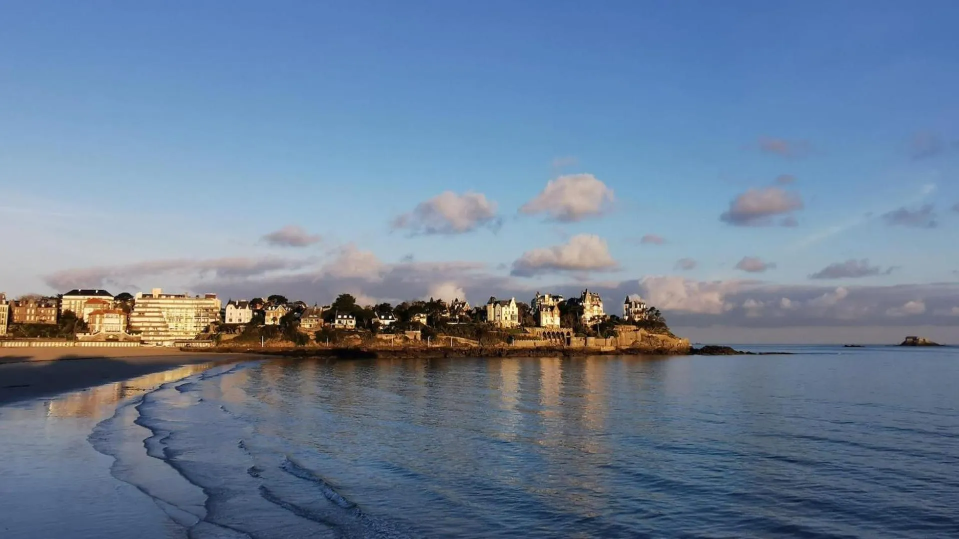 Le Crystal Dinard, Sure Hotel Collection by Best Western