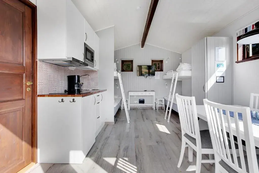 Premium Quadruple Room in Fide Äventyrsby & Camping Premium Quadruple Room in Fide Äventyrsby & Camping