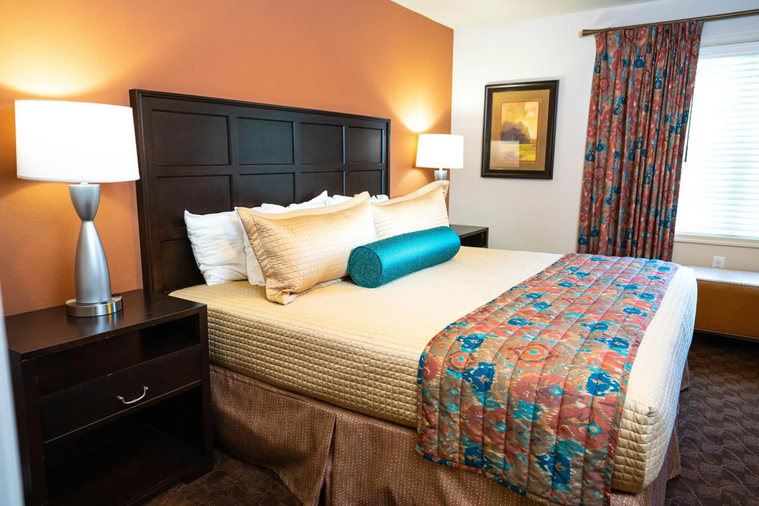 Two-Bedroom Apartment in The Colonies at Williamsburg Two-Bedroom Apartment in The Colonies at Williamsburg