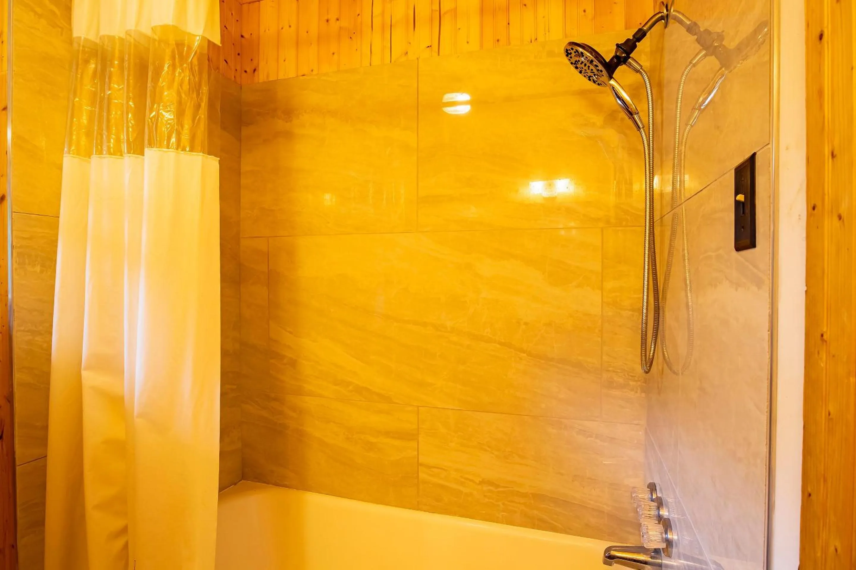 Bathroom in Lloyd's On The River Country Inn By Oyo