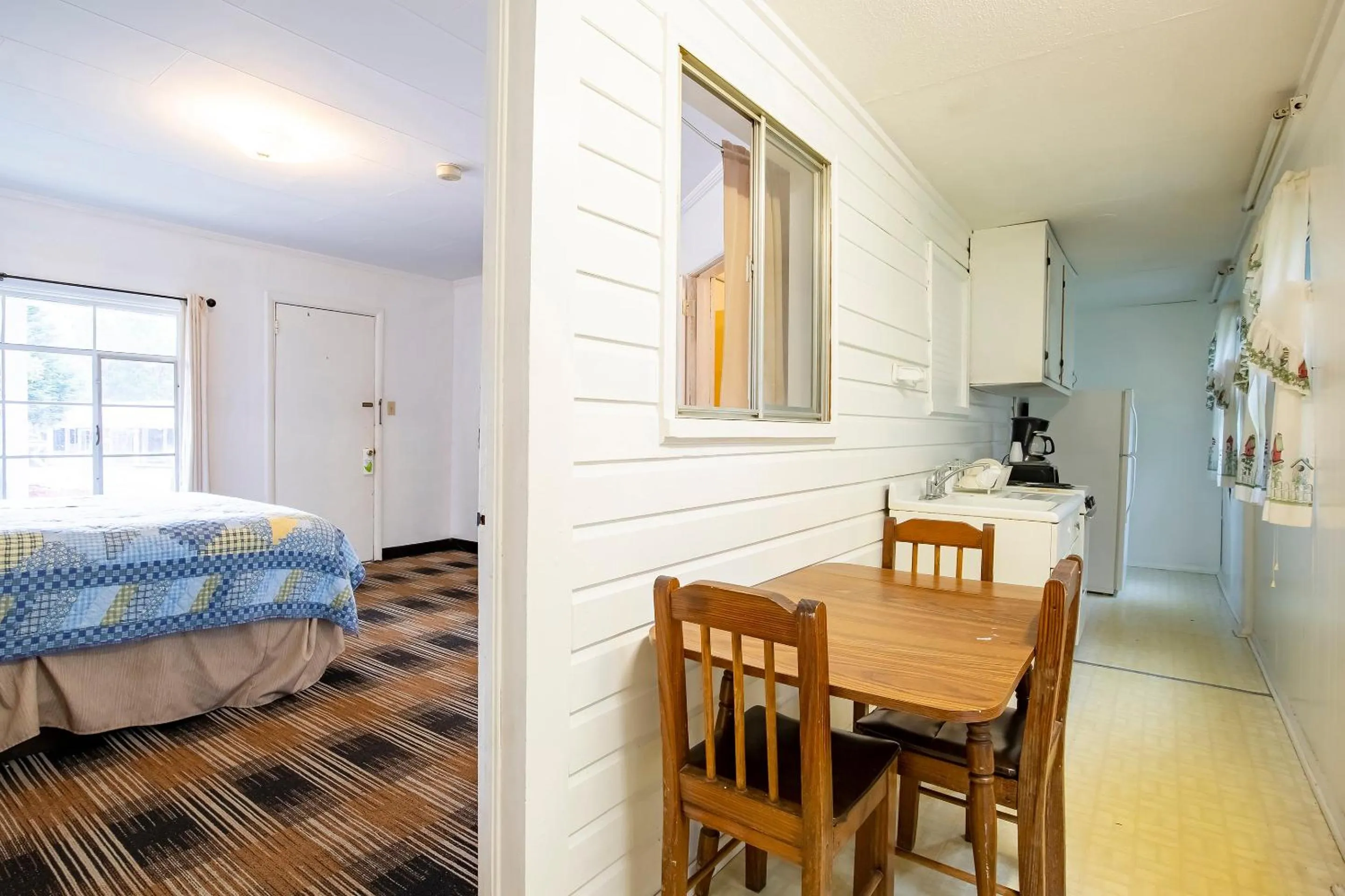 Bedroom, Bed in Lloyd's On The River Country Inn By Oyo