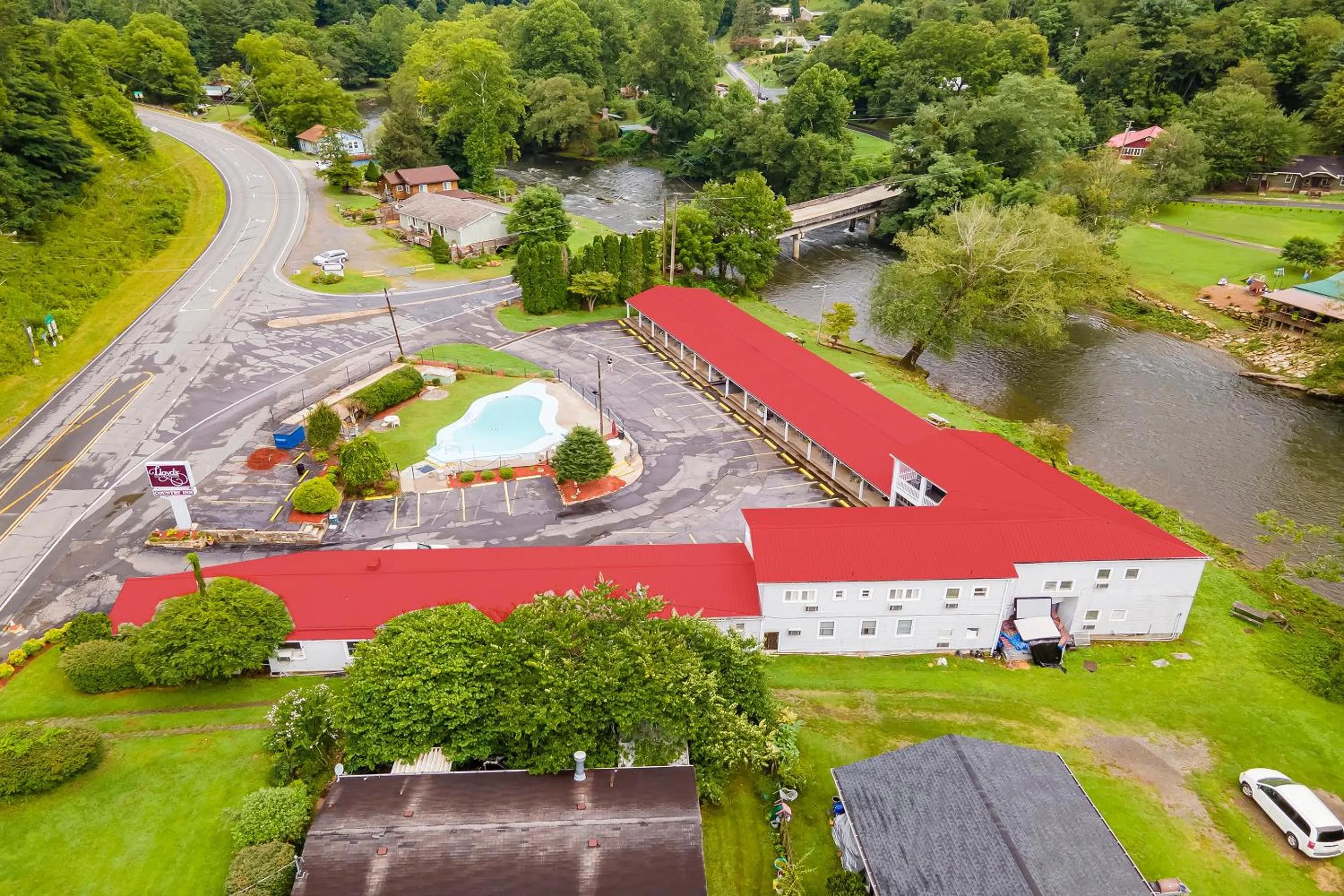 Facade/entrance in Lloyd's On The River Country Inn By Oyo