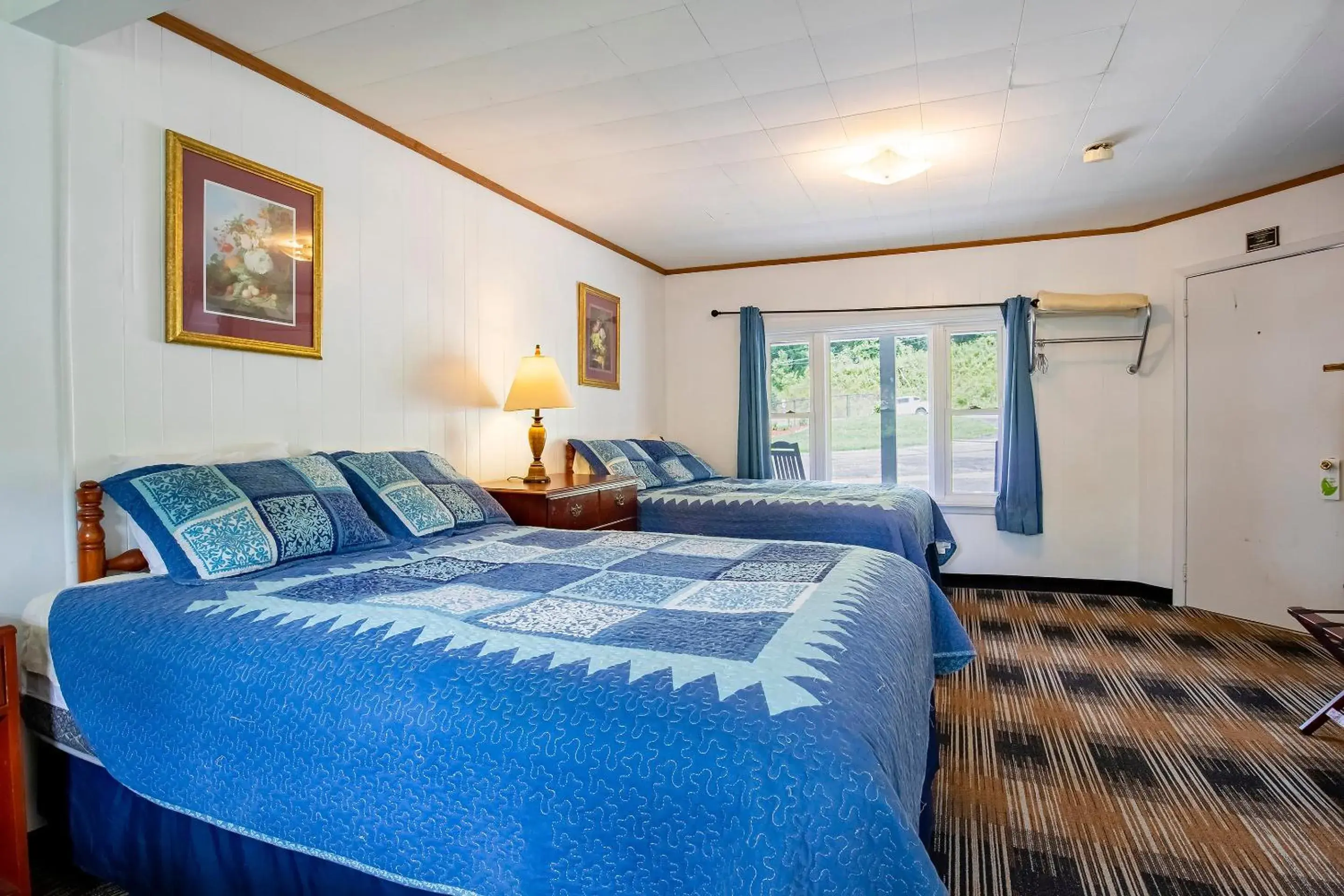 2 Queen Beds with River View in Lloyd's On The River Country Inn By Oyo 2 Queen Beds with River View in Lloyd's On The River Country Inn By Oyo