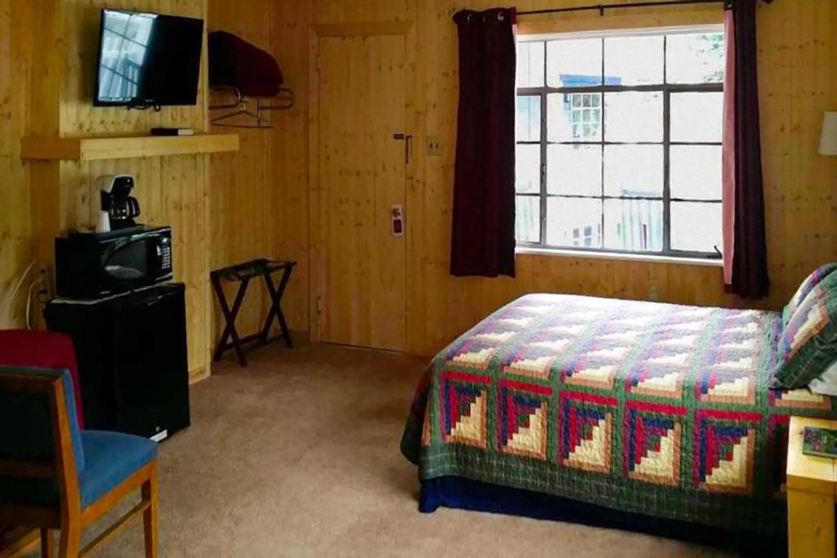 Bedroom, Bed in Lloyd's On The River Country Inn By Oyo