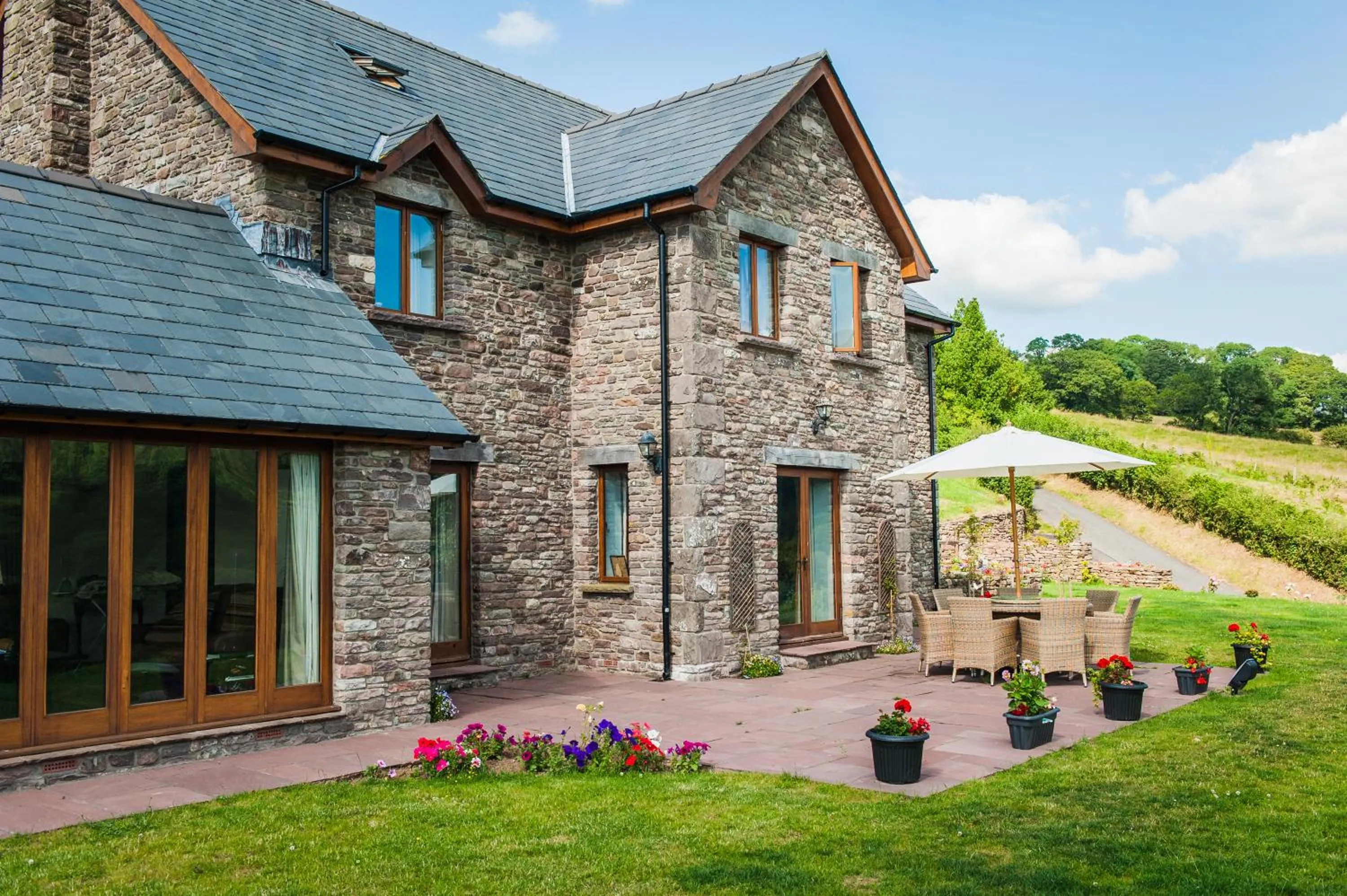 Facade/entrance in The Celyn