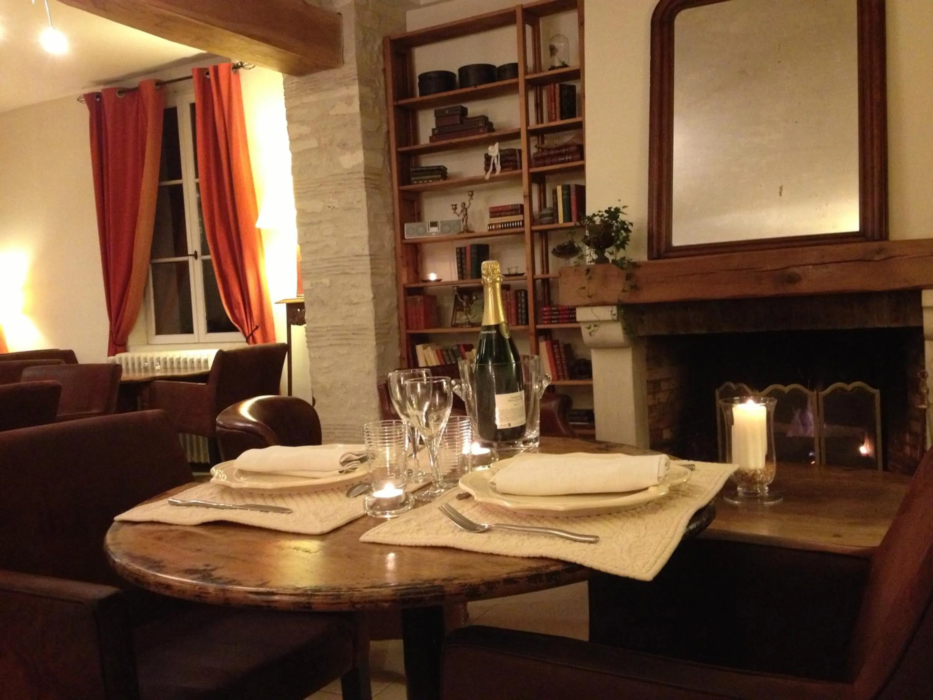 Restaurant/places to eat in Hotel L'Aunette Cottage