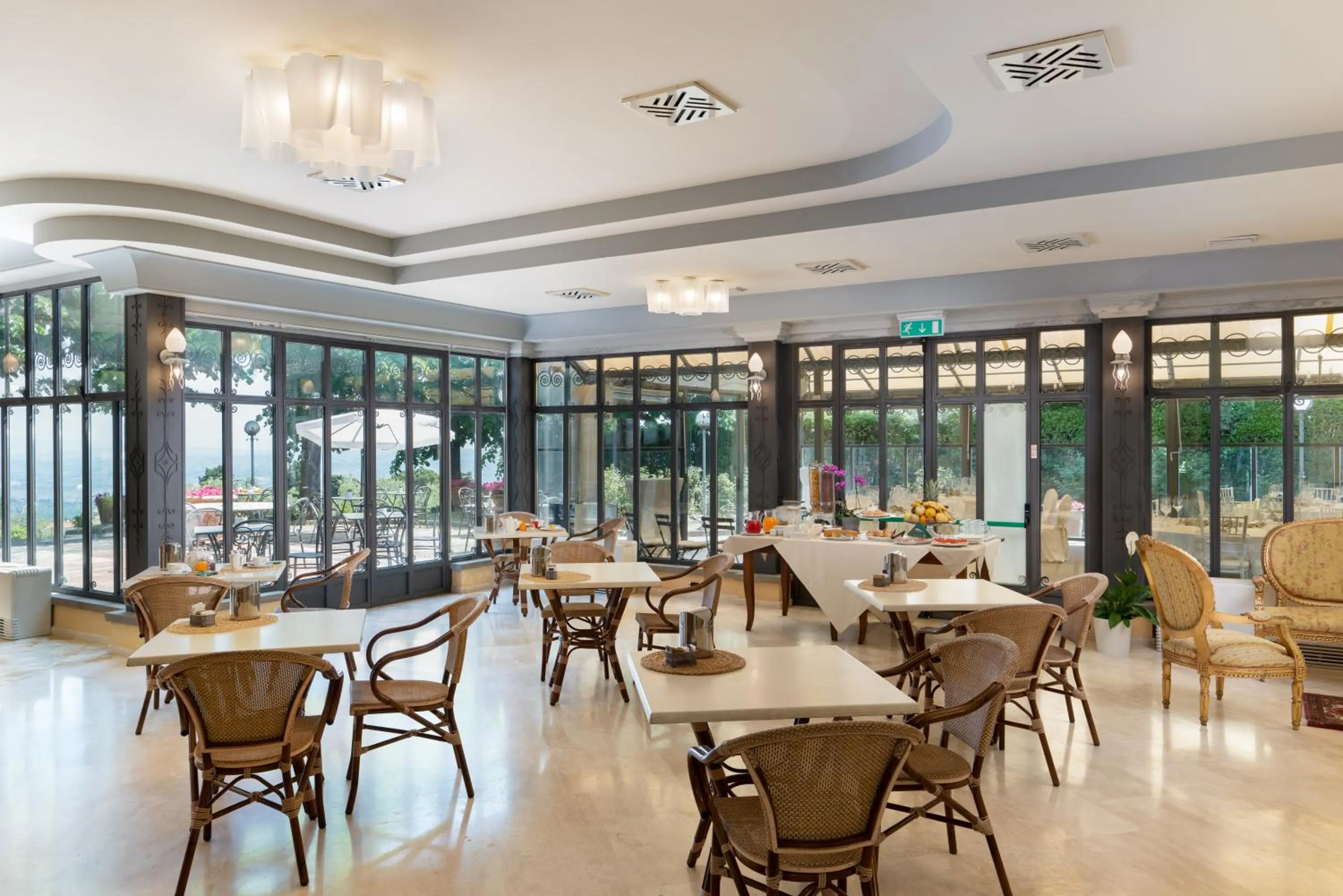 Lounge or bar in Relais Villa Bianca