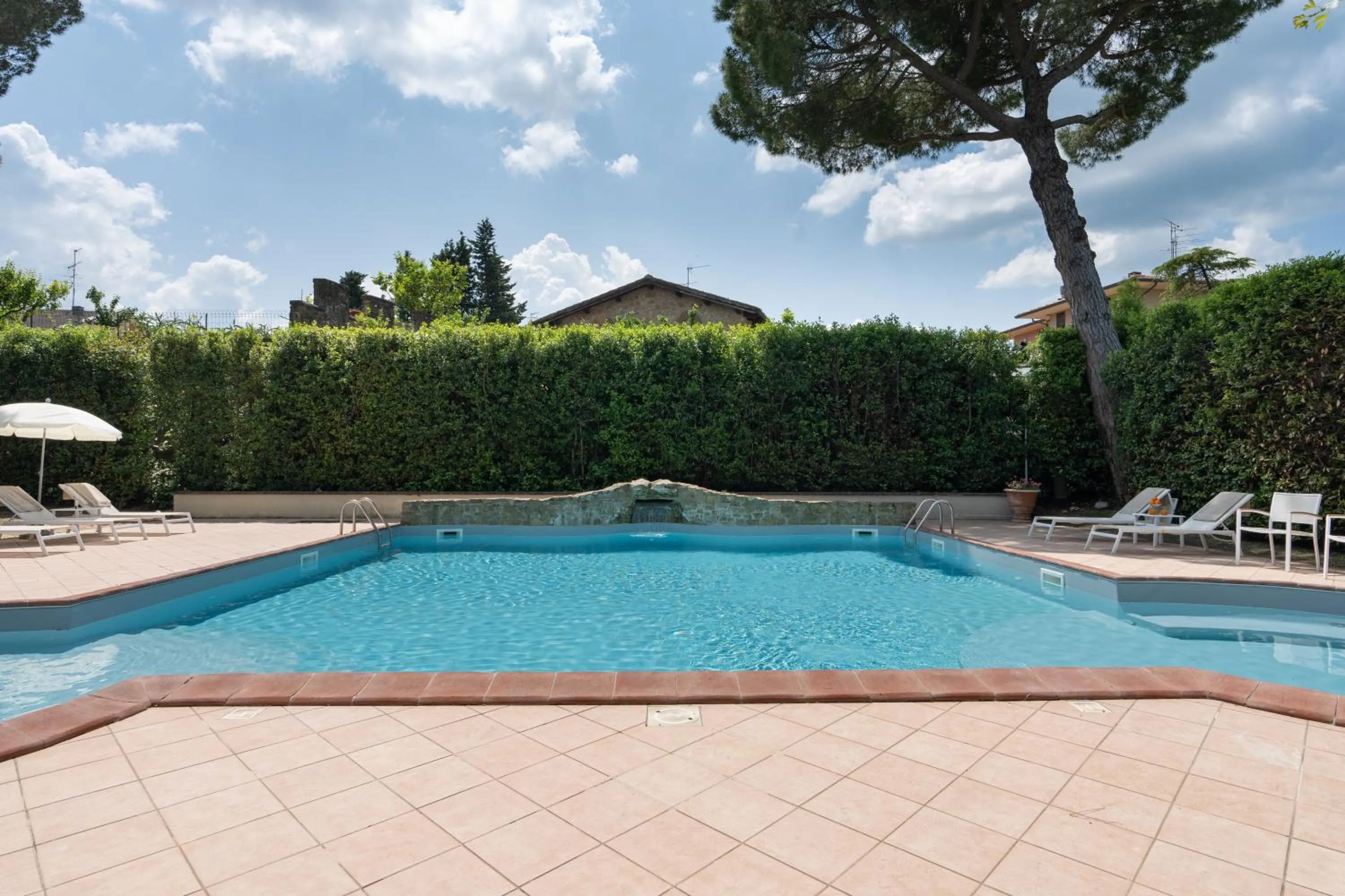 Swimming pool in Relais Villa Bianca